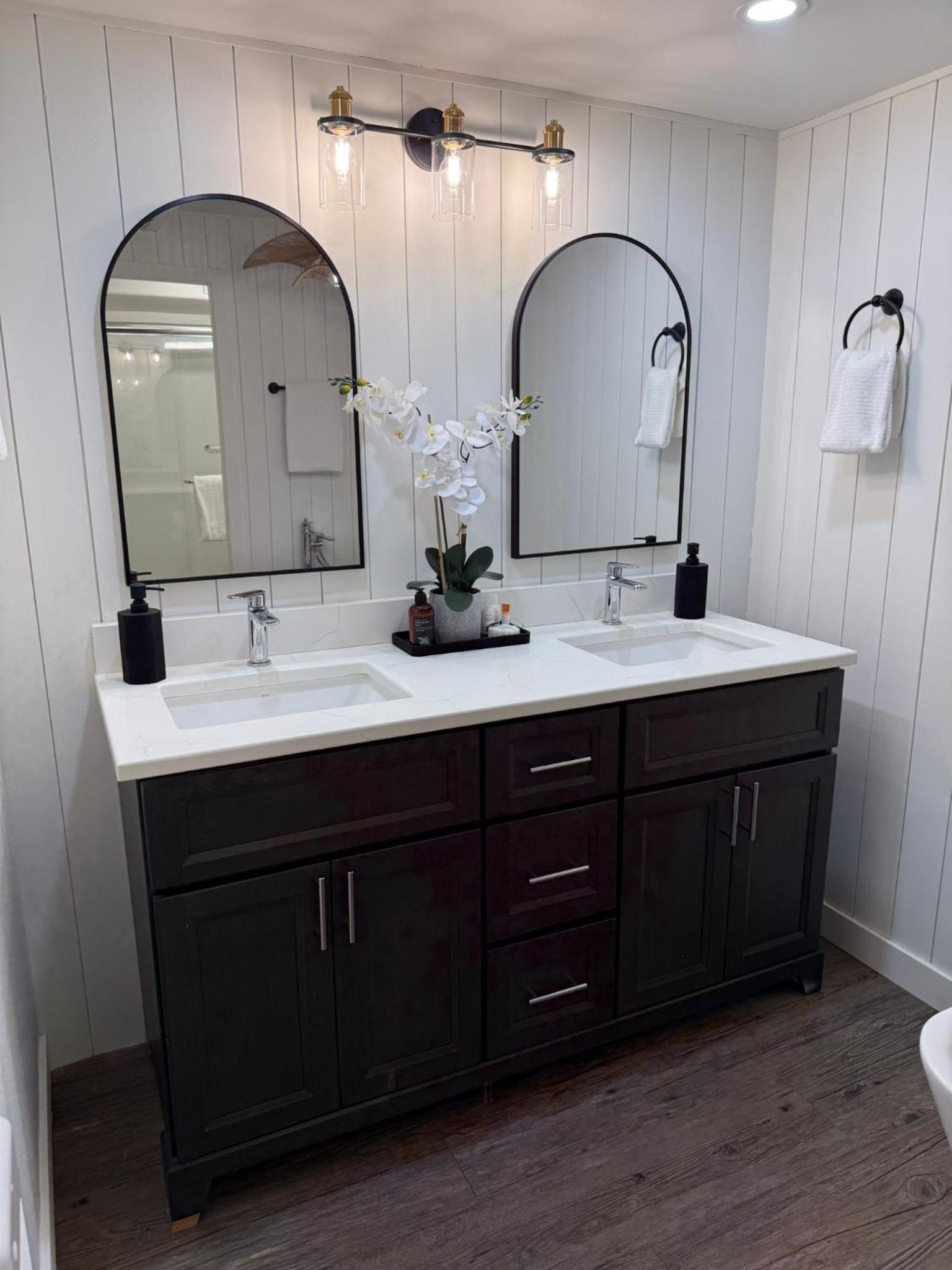 Deluxe Suite with Spa Bath photo 2