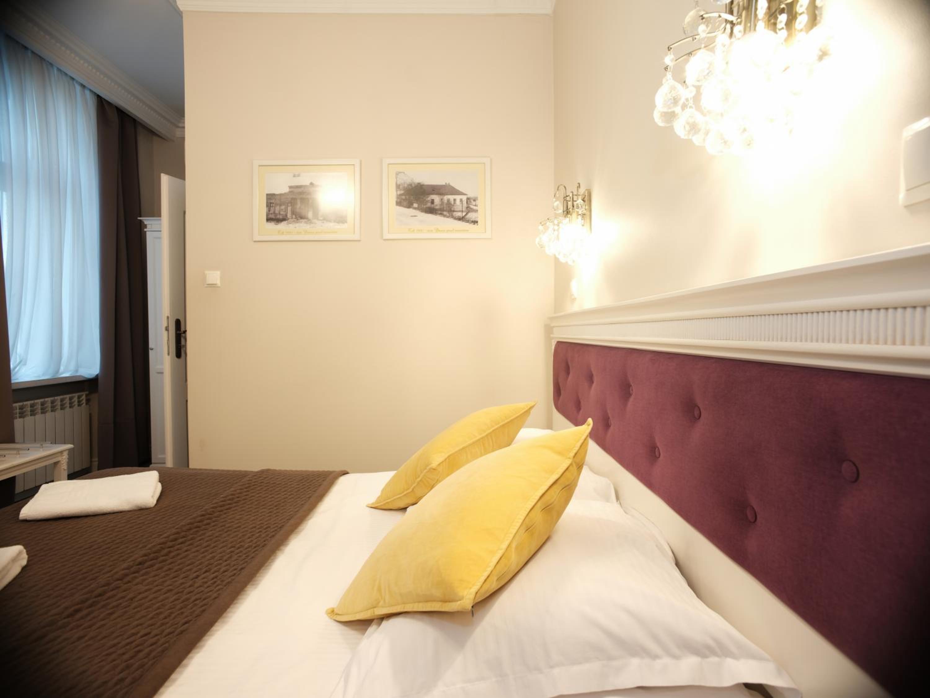 Double Room - Photo 5