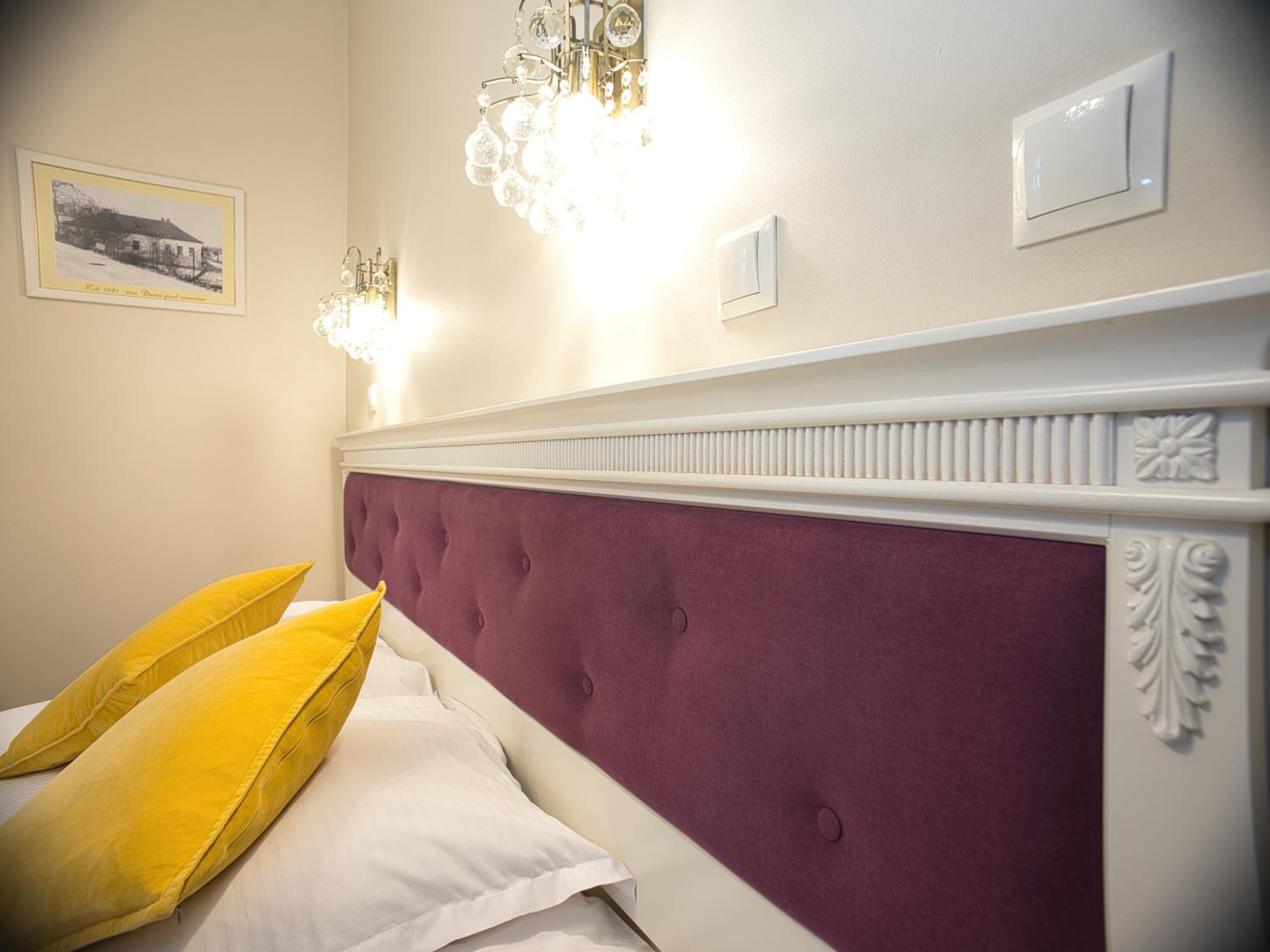 Double Room - Photo 6