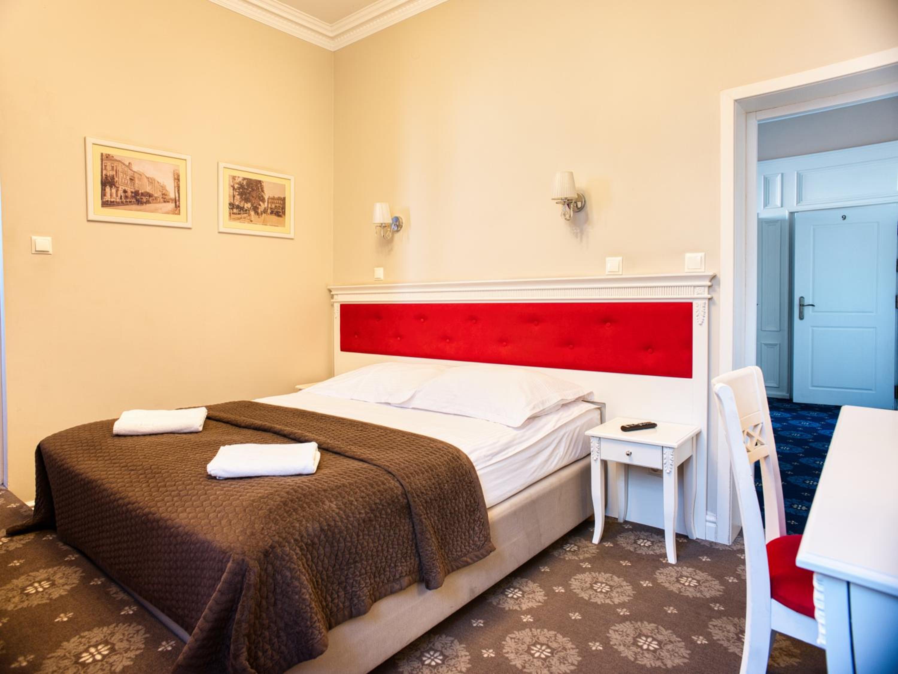 Double Room - Photo 7