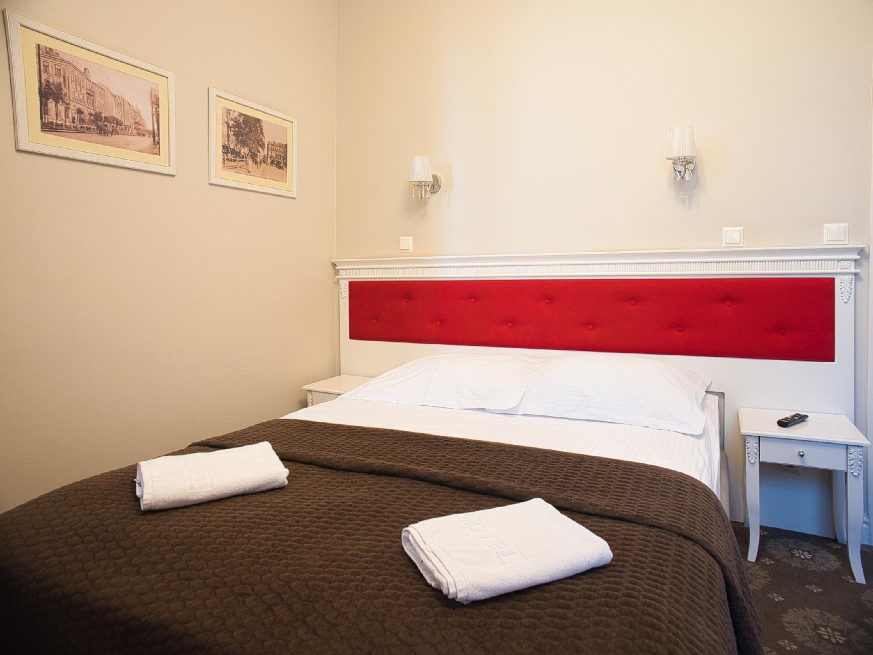 Double Room - Photo 8