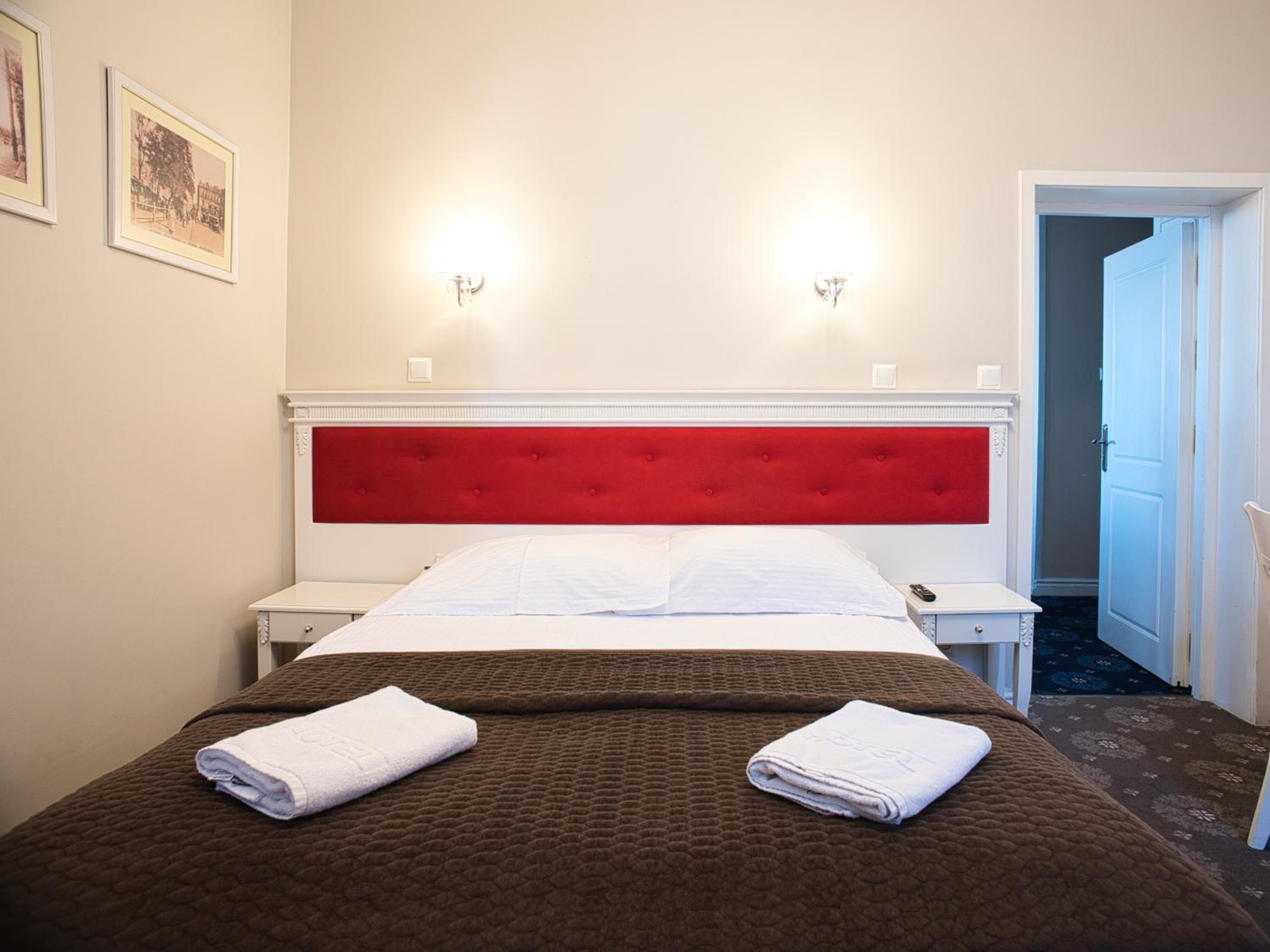 Double Room - Photo 9