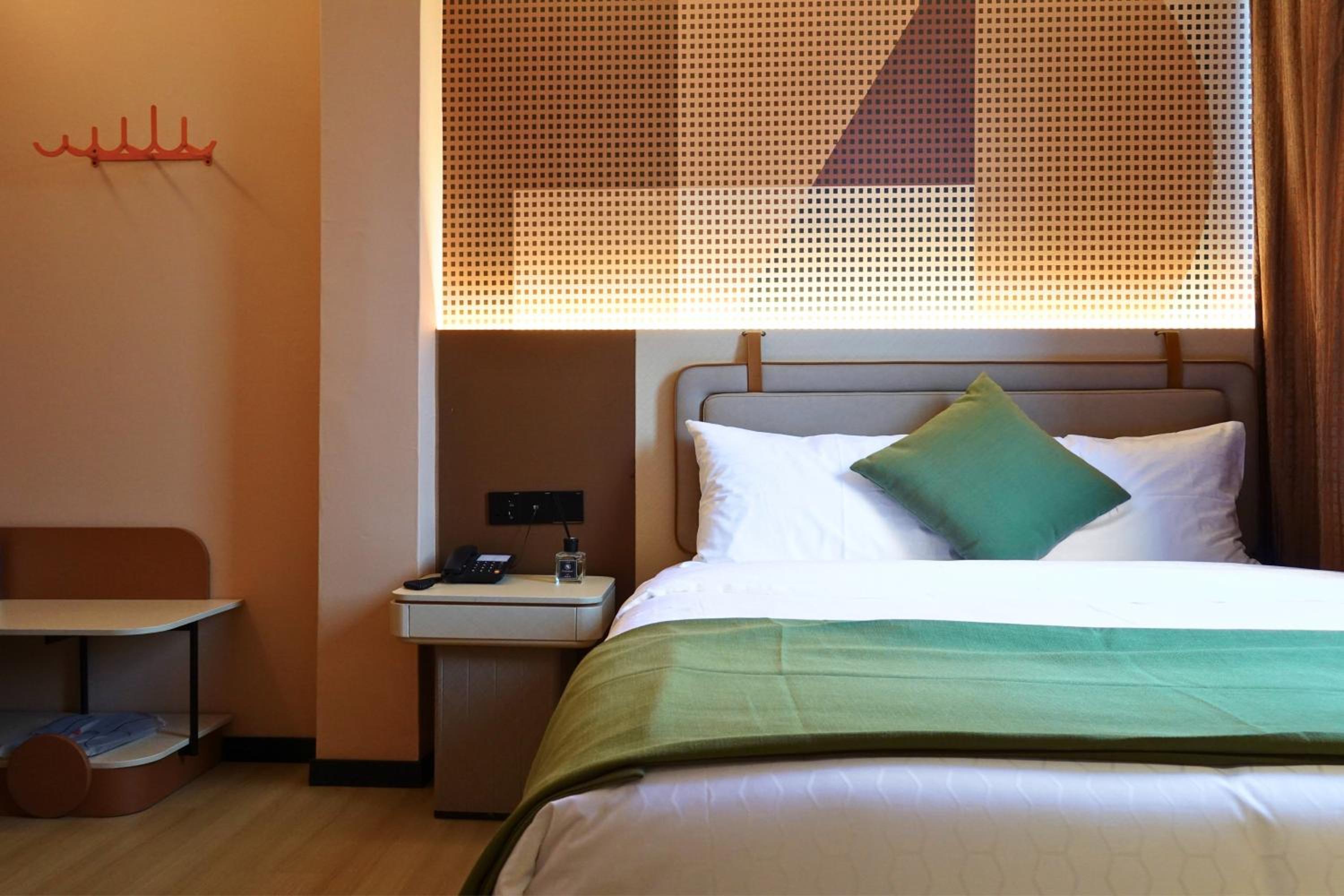 Deluxe Queen Room photo 2
