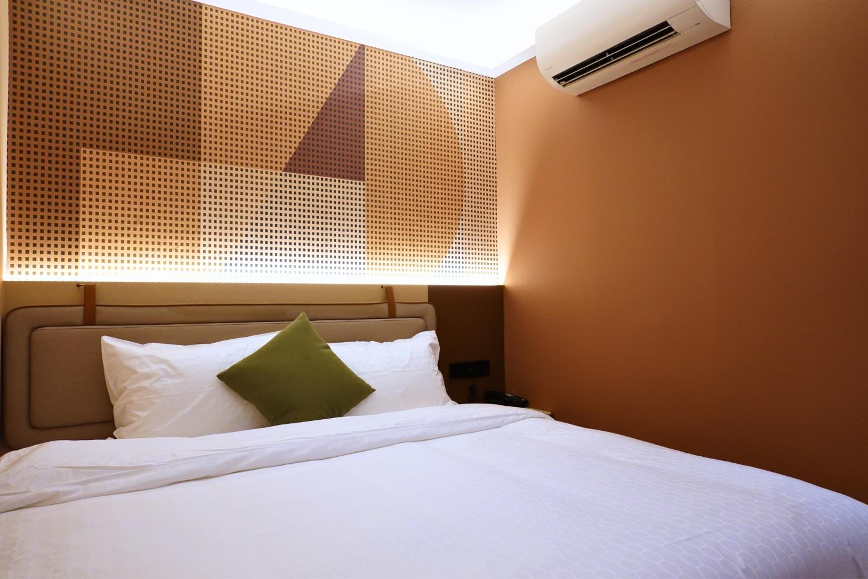 Hourly Room, 9am-5pm( 8hours) NOT OVERNIGHT photo 3