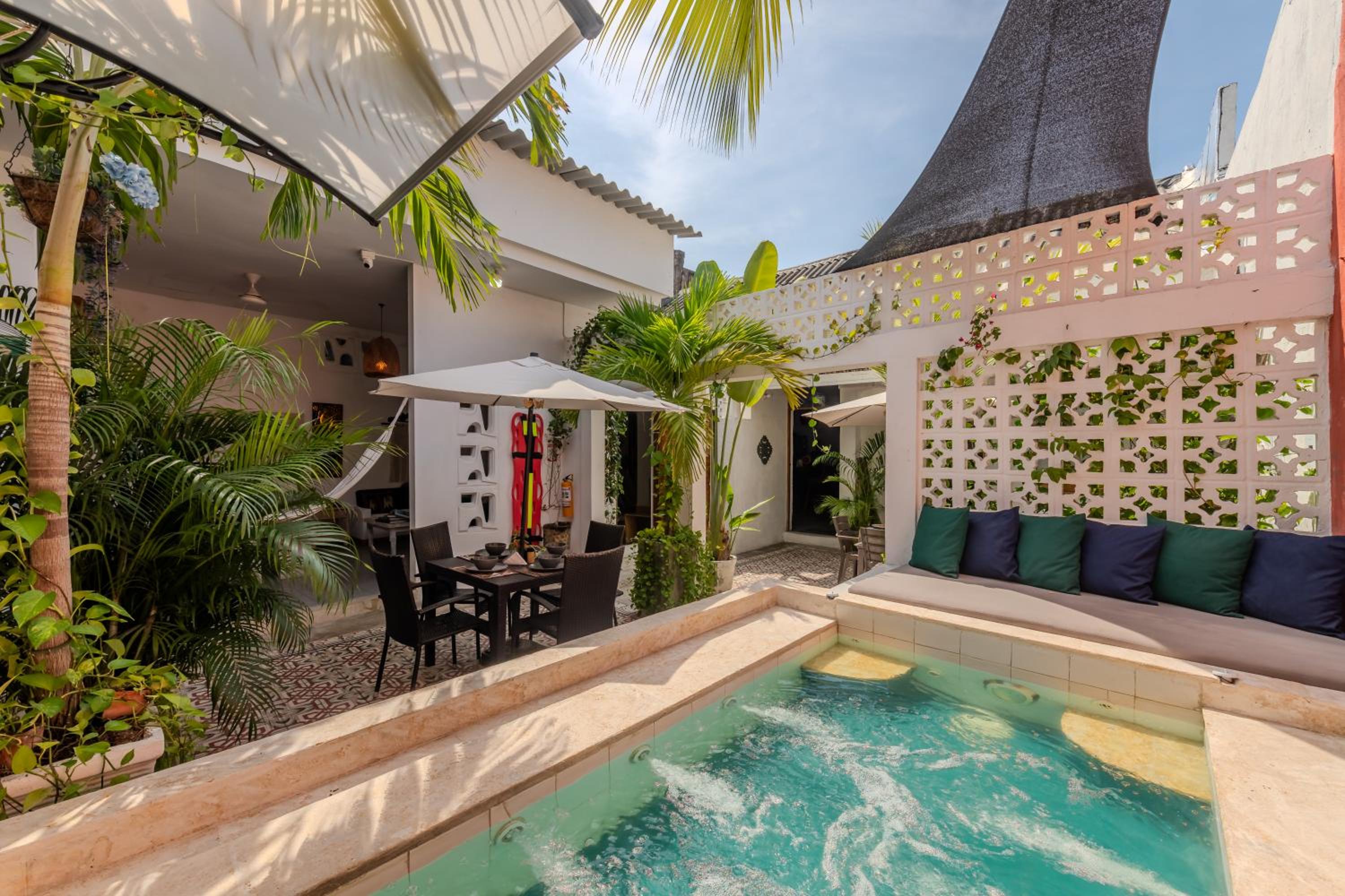 Five-Bedroom House photo 1