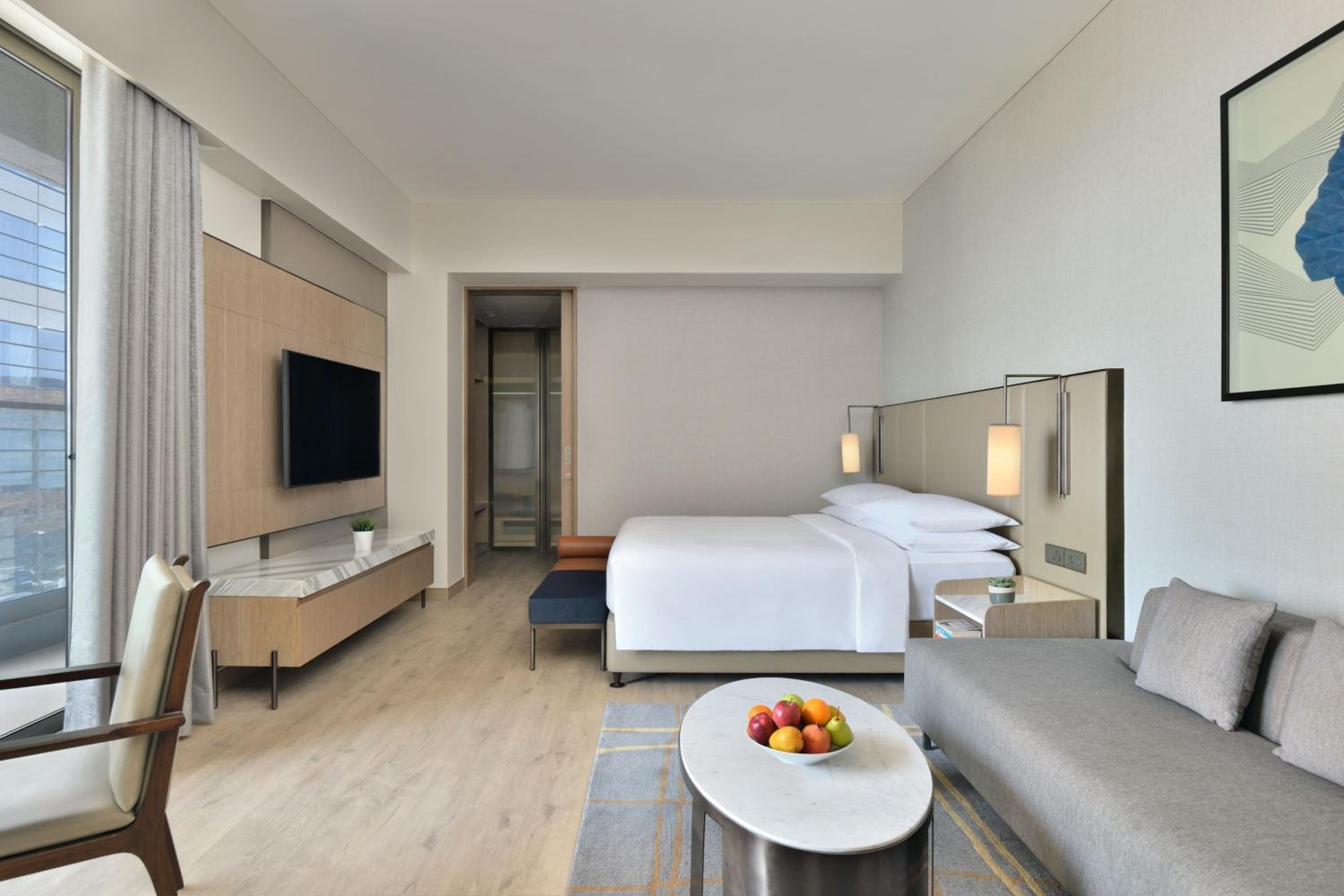 Studio Room, Larger Guest room, 1 King, City view, Balcony photo 1
