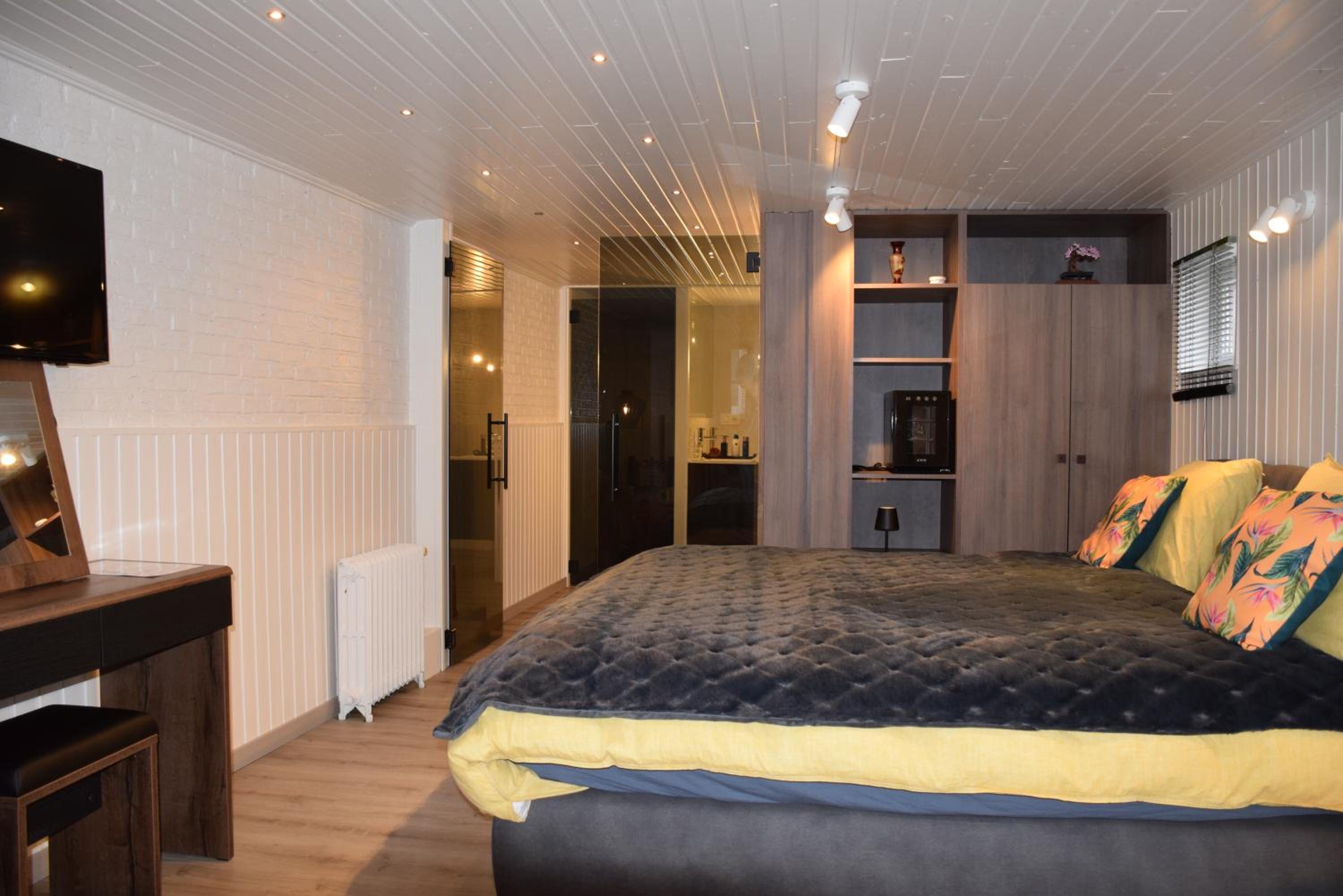 Large Double Room photo 3