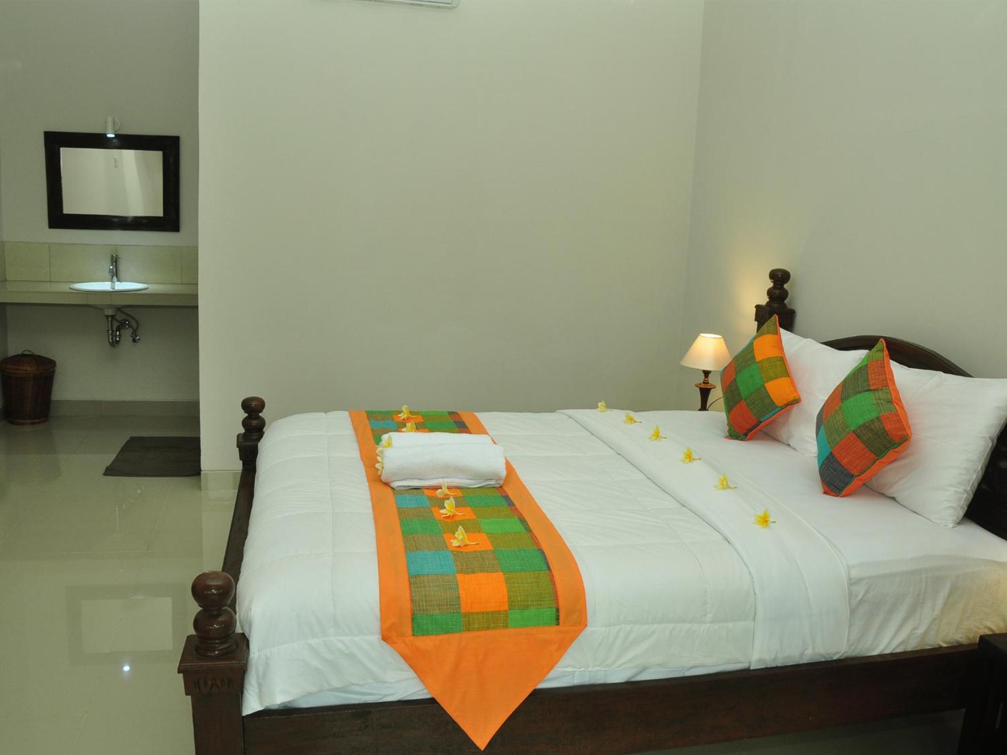 Double Room with Private Bathroom - Photo 11