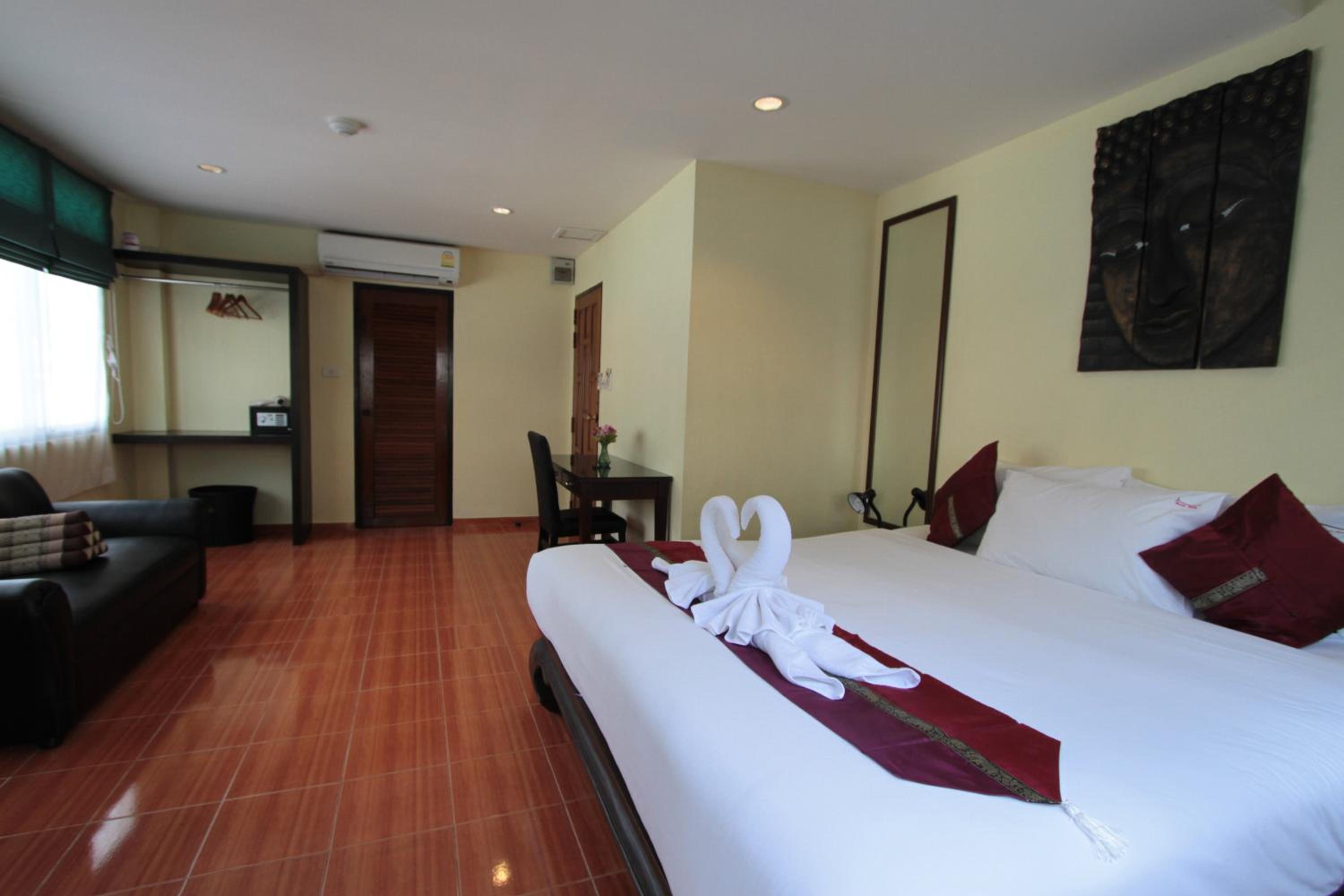 Deluxe King Room photo 2