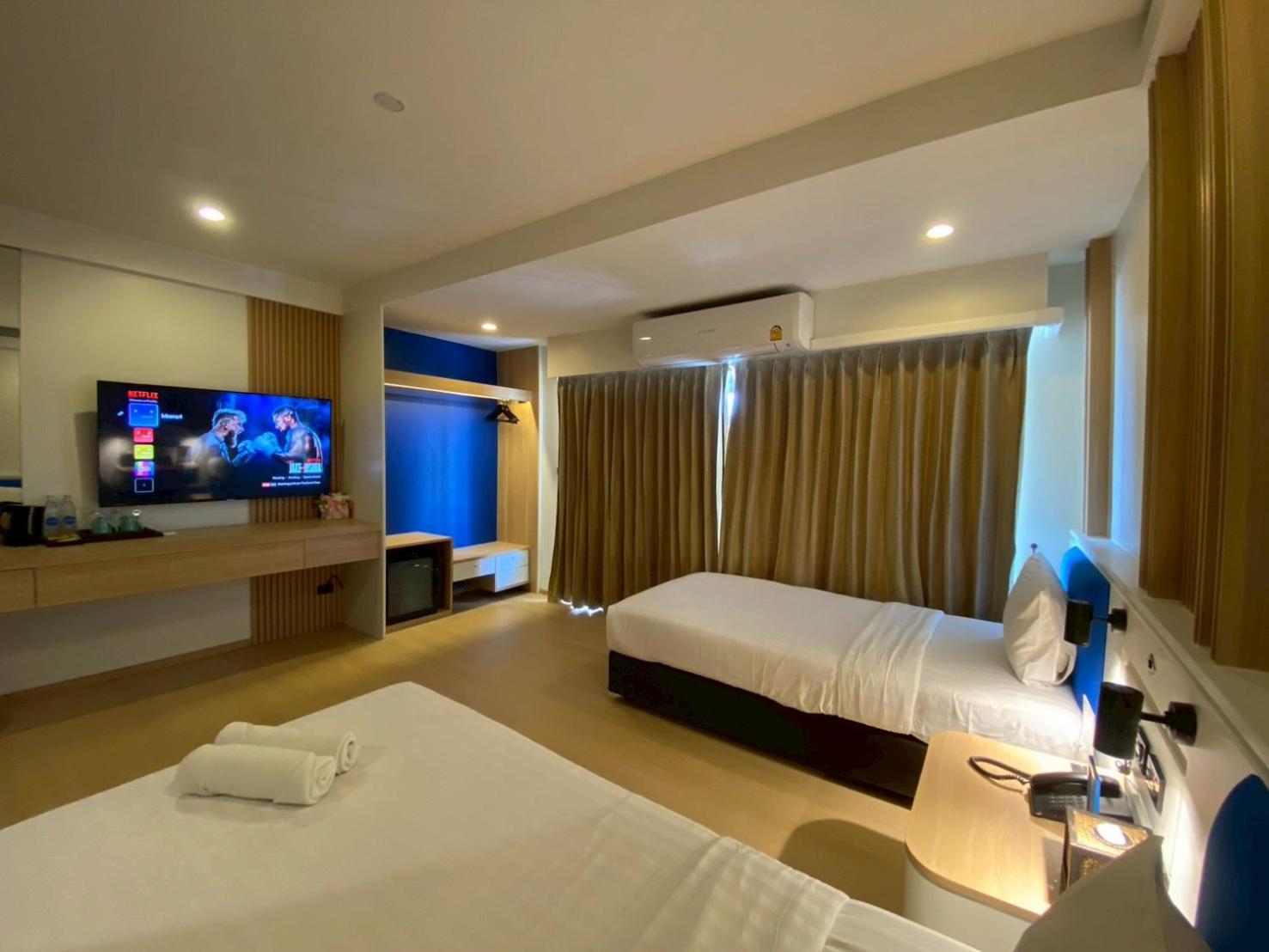 Deluxe Twin with Balcony  - Photo 10