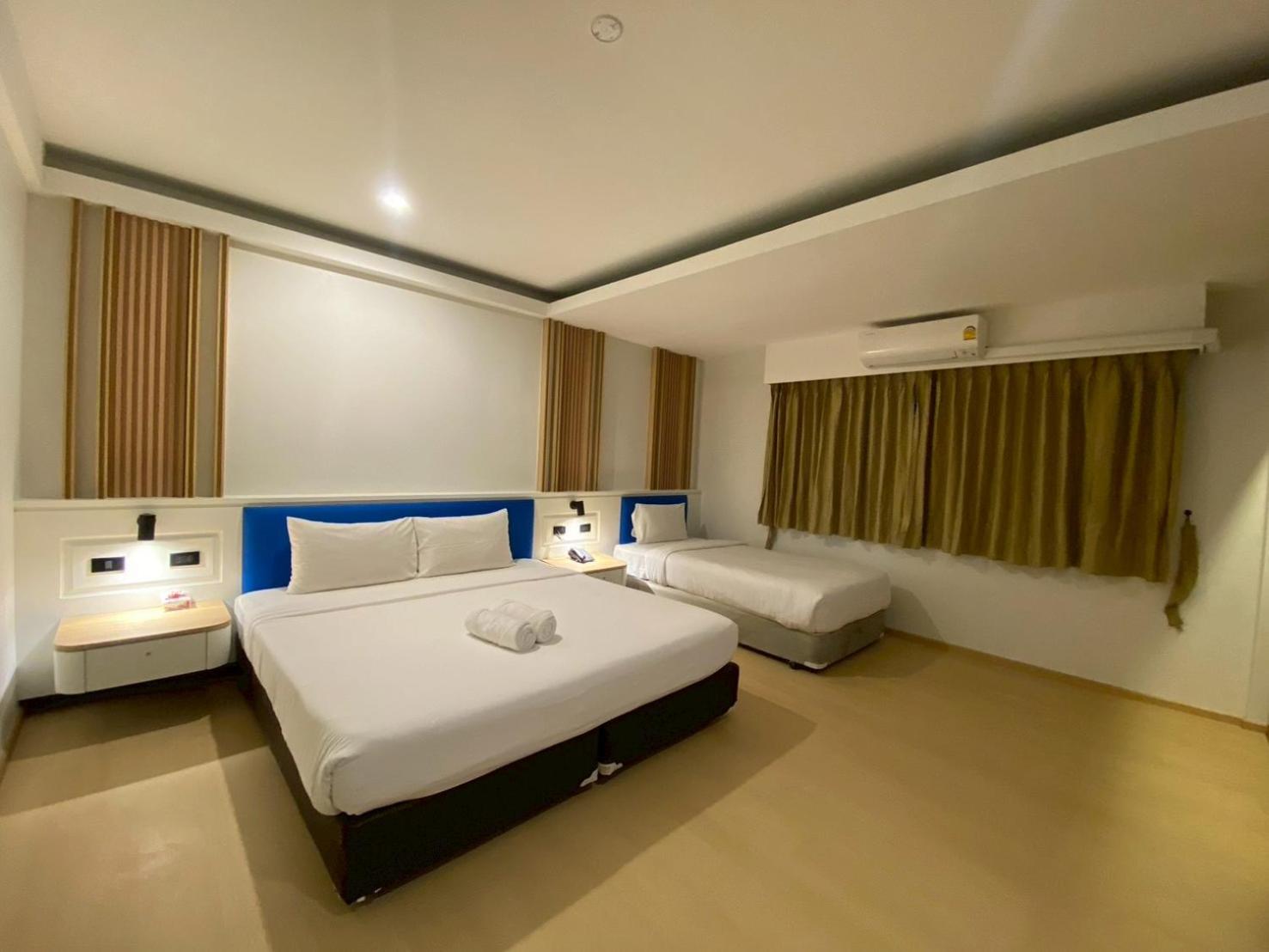 Triple Deluxe Room (No Balcony) - Photo 13