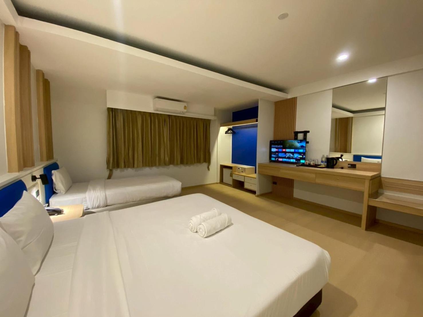 Triple Deluxe Room (No Balcony) - Photo 14