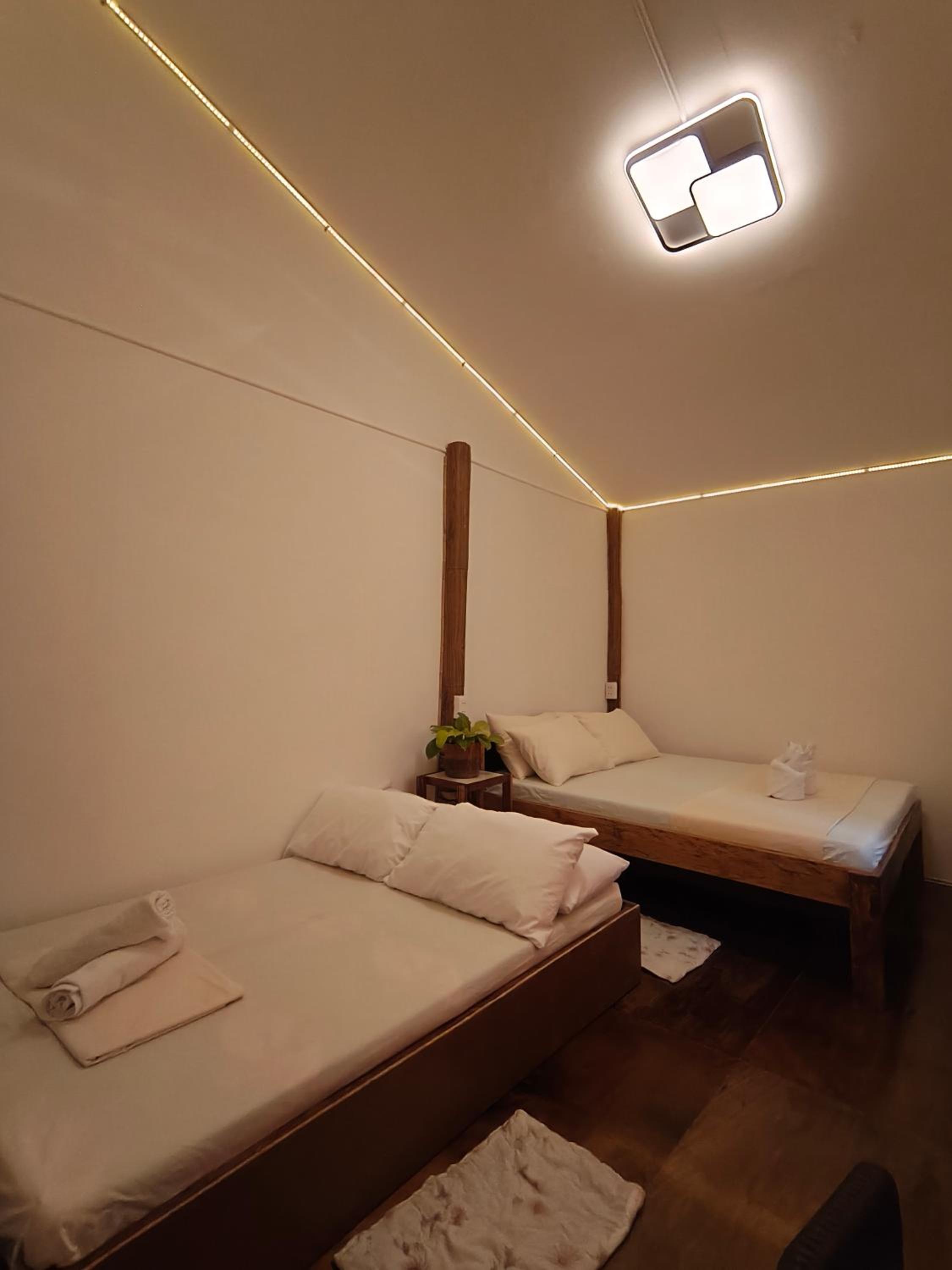 Quadruple Room with Private Bathroom photo 2