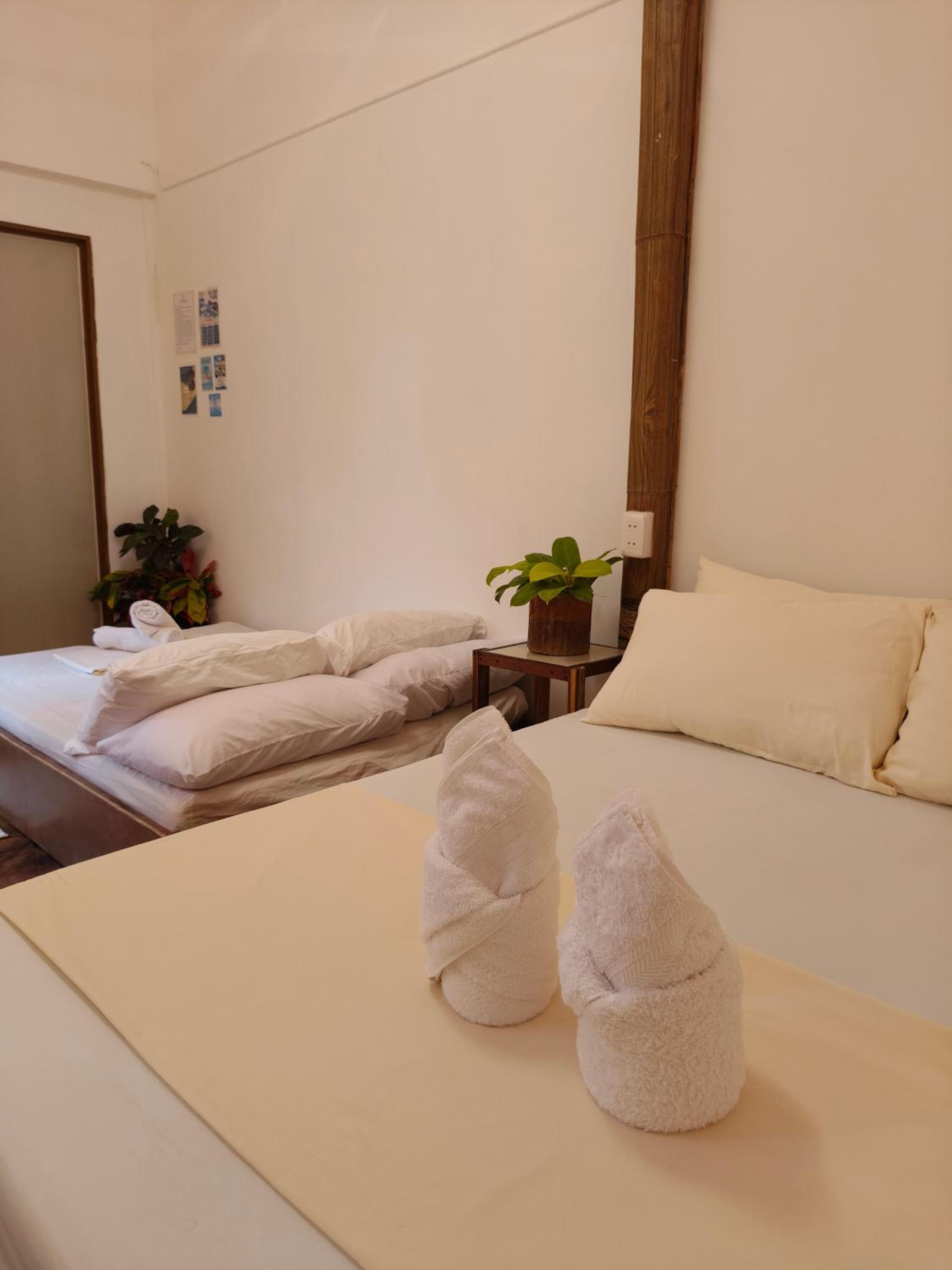 Quadruple Room with Private Bathroom photo 1
