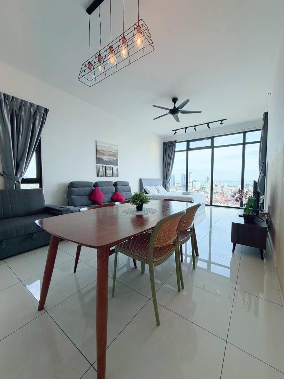 Two-Bedroom Deluxe Apartment with Balcony