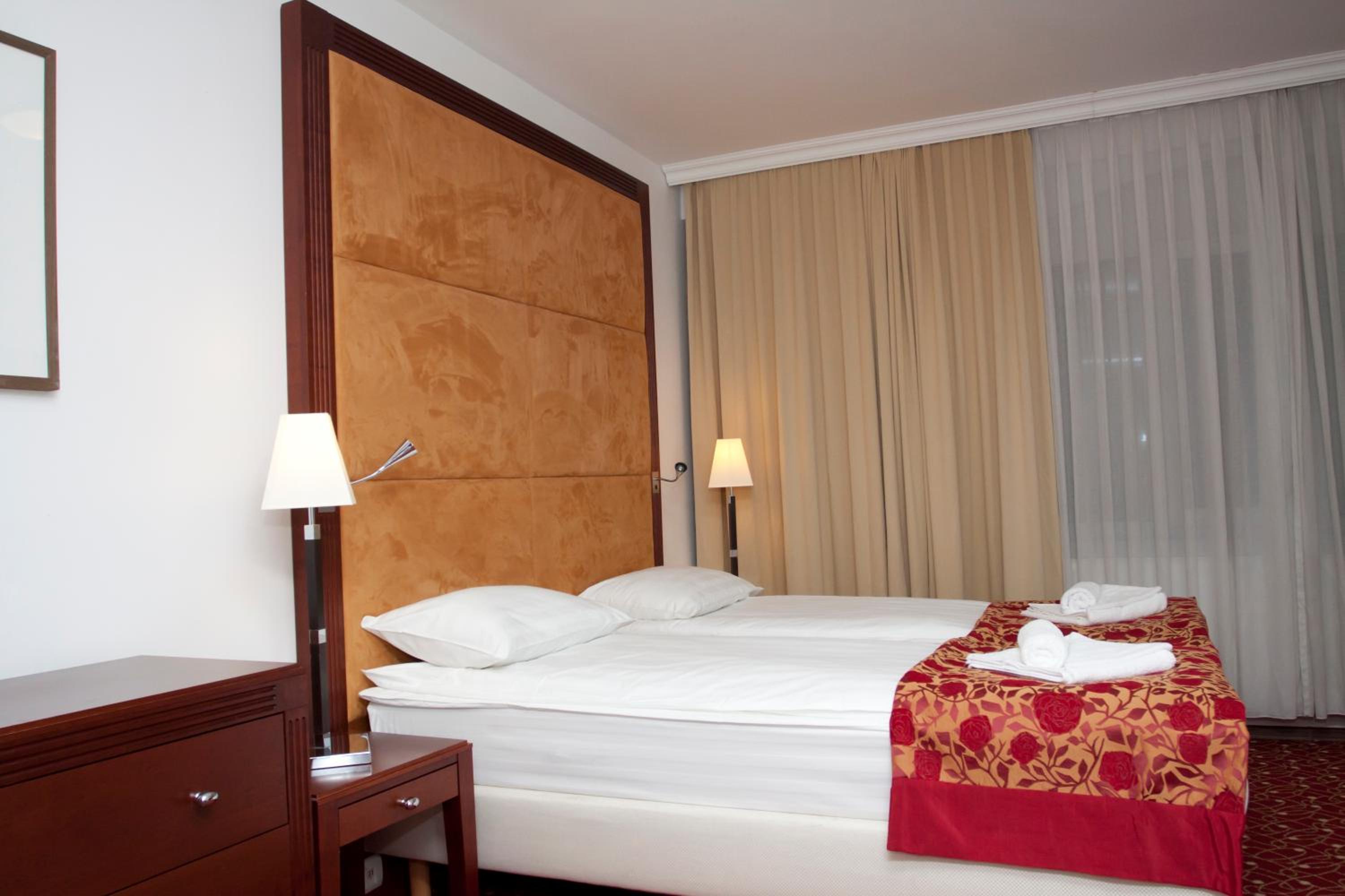 Twin Room - Photo 3