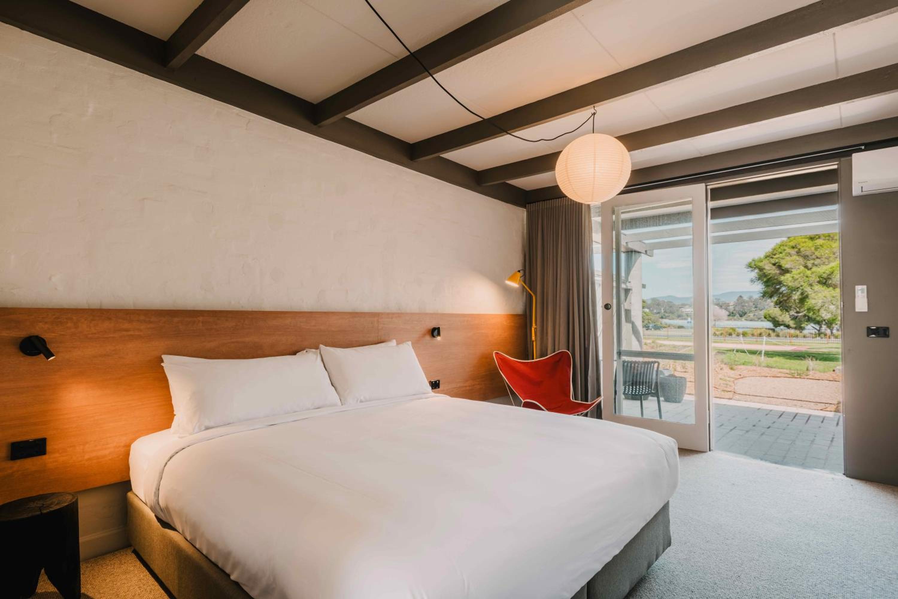 King Courtyard Room (Not Pet Friendly) photo 2
