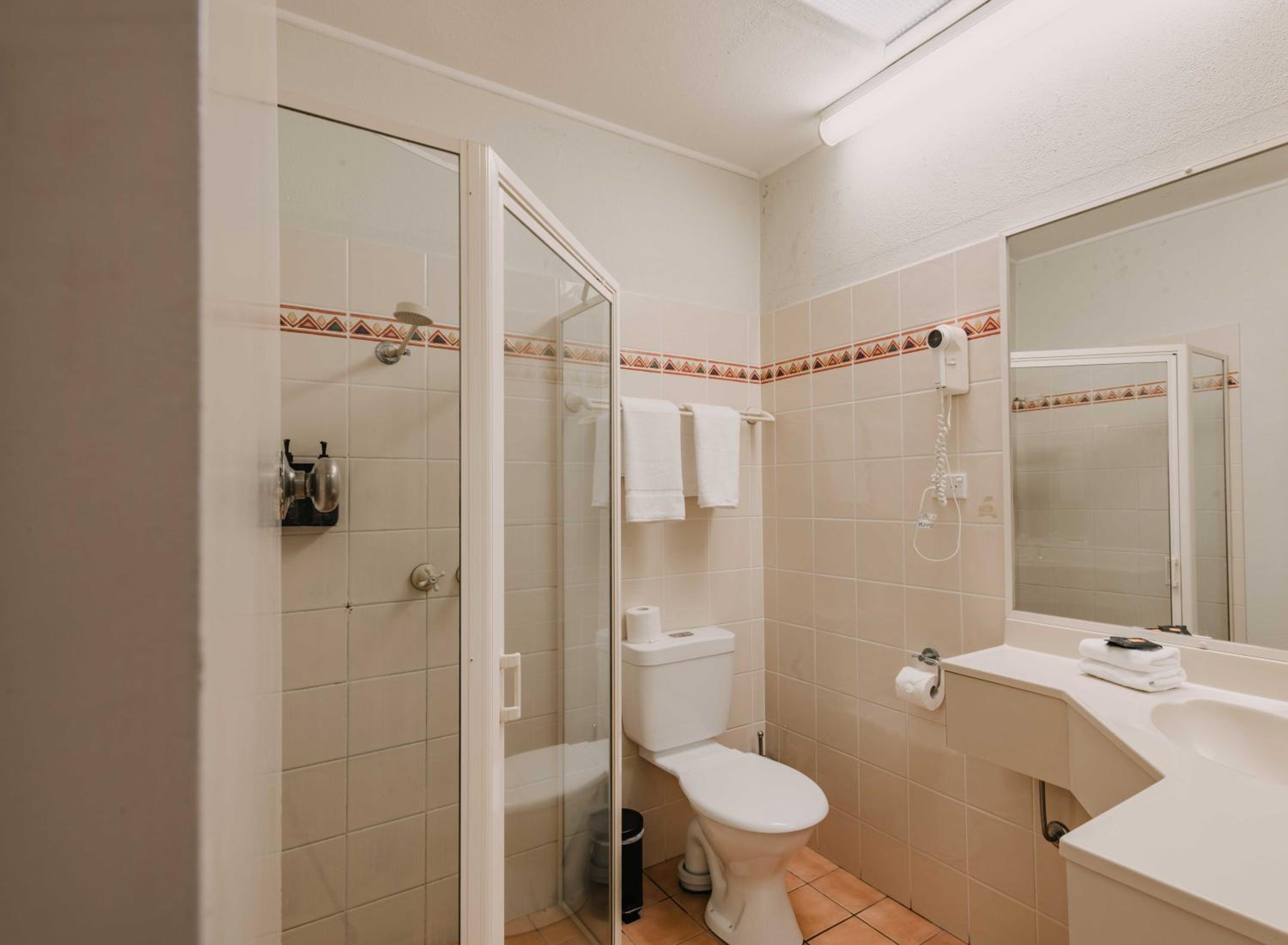 Standard Triple Room (Unrenovated) (Not Pet Friendly) photo 3