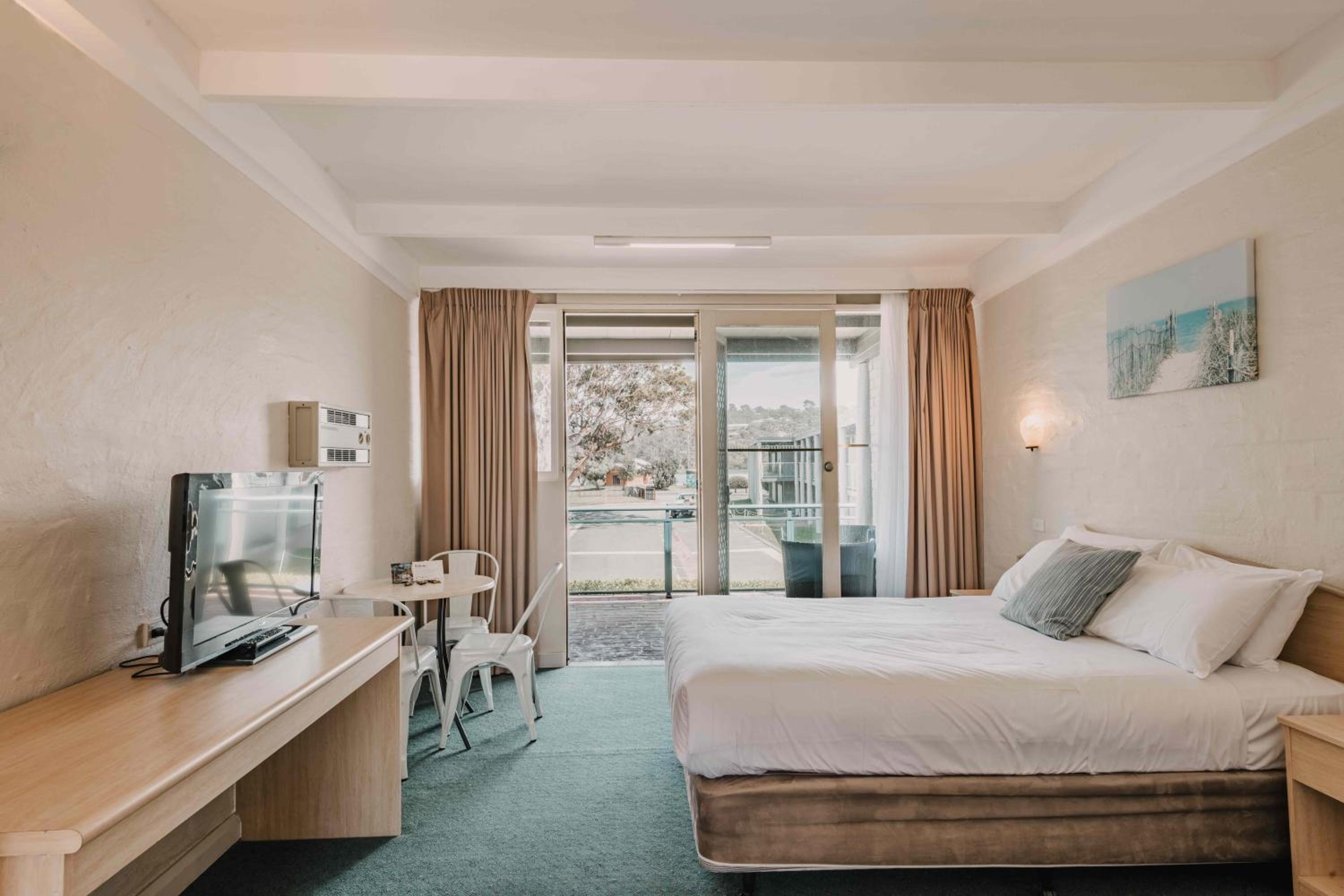 Standard Triple Room (Unrenovated) (Not Pet Friendly) photo 1