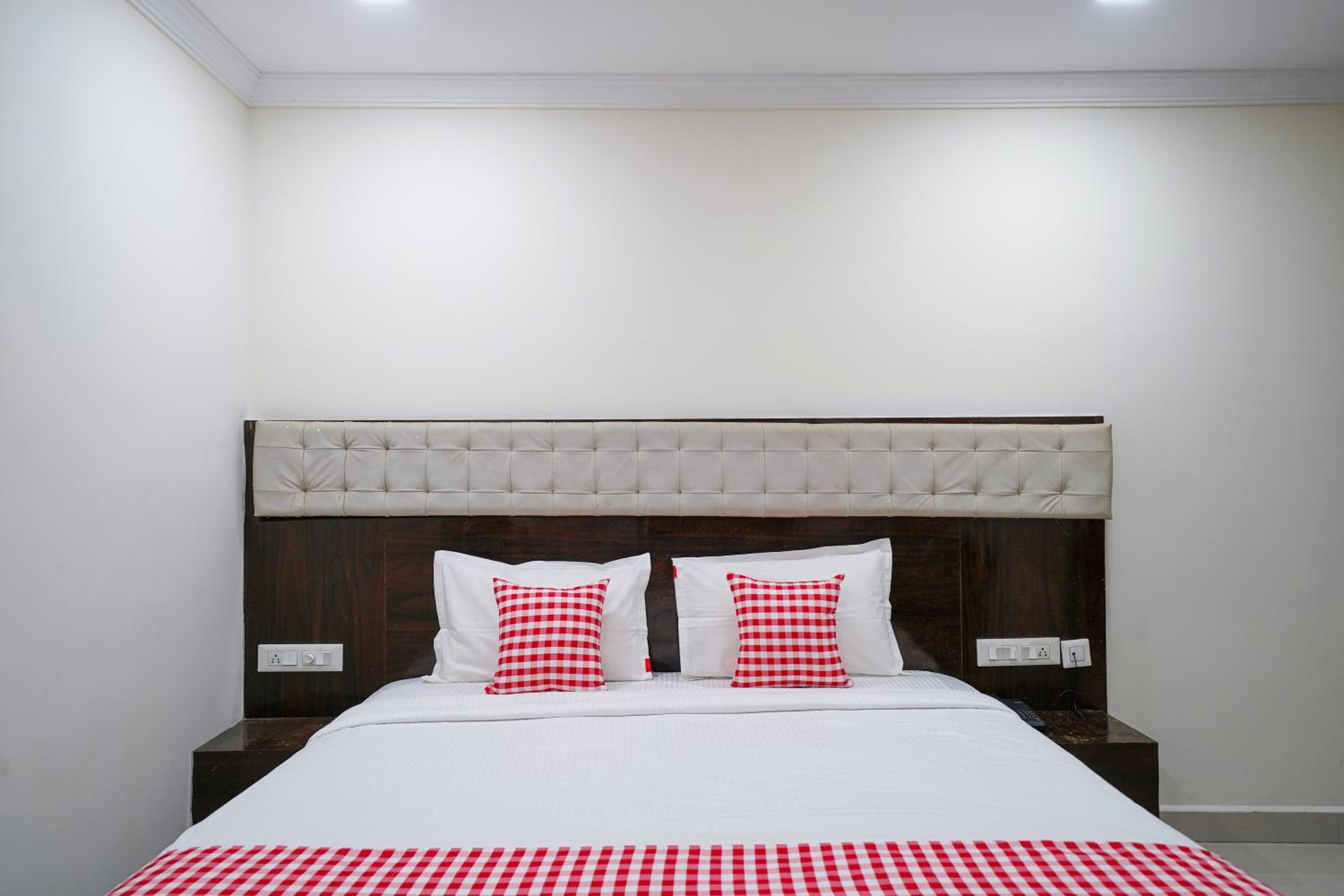 Deluxe King Room photo 2