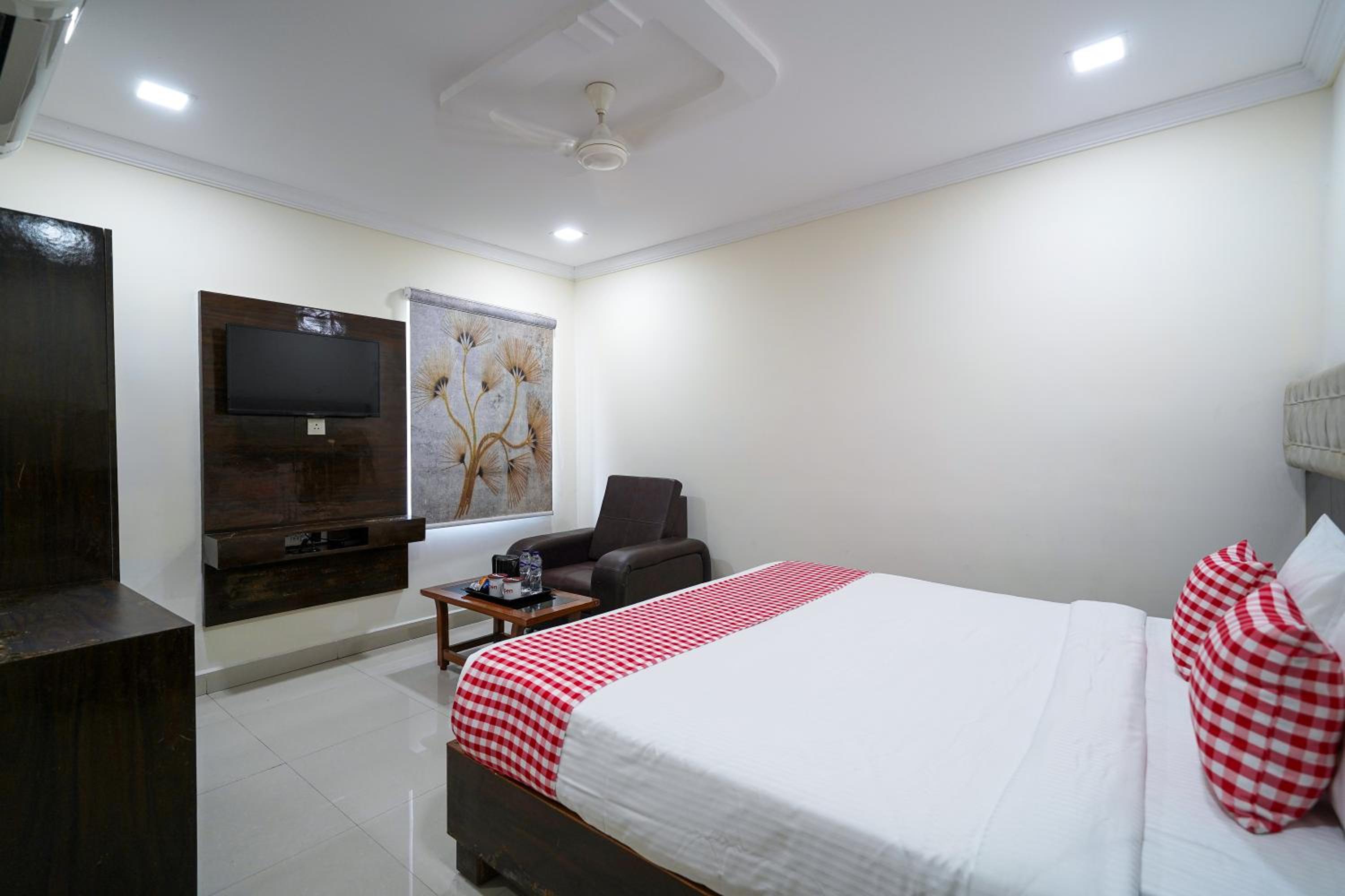 Deluxe King Room photo 1