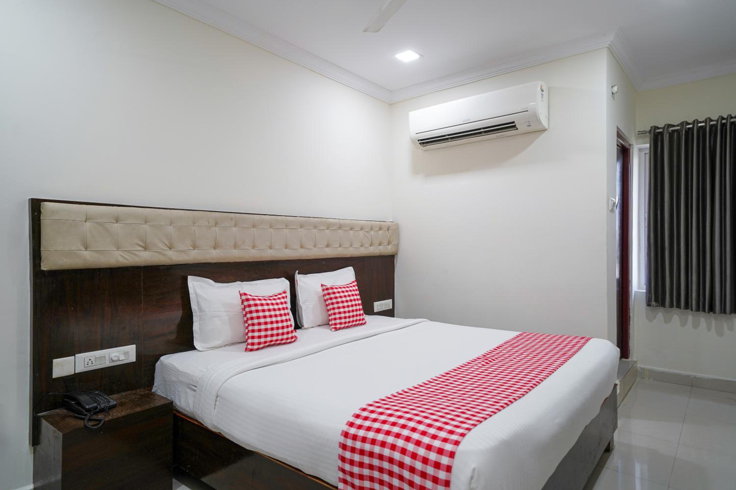 Standard King Room photo 1