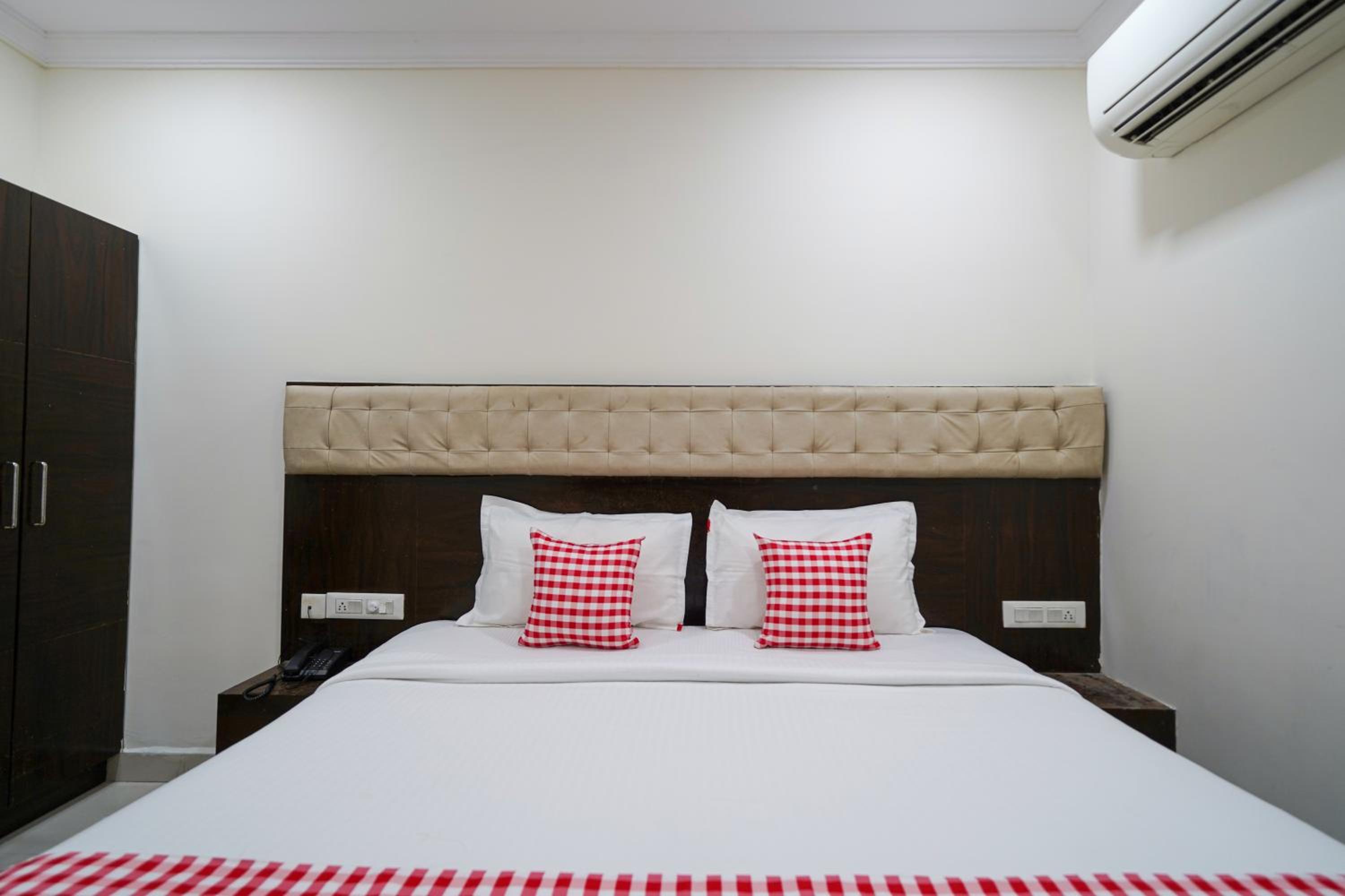 Standard King Room photo 2