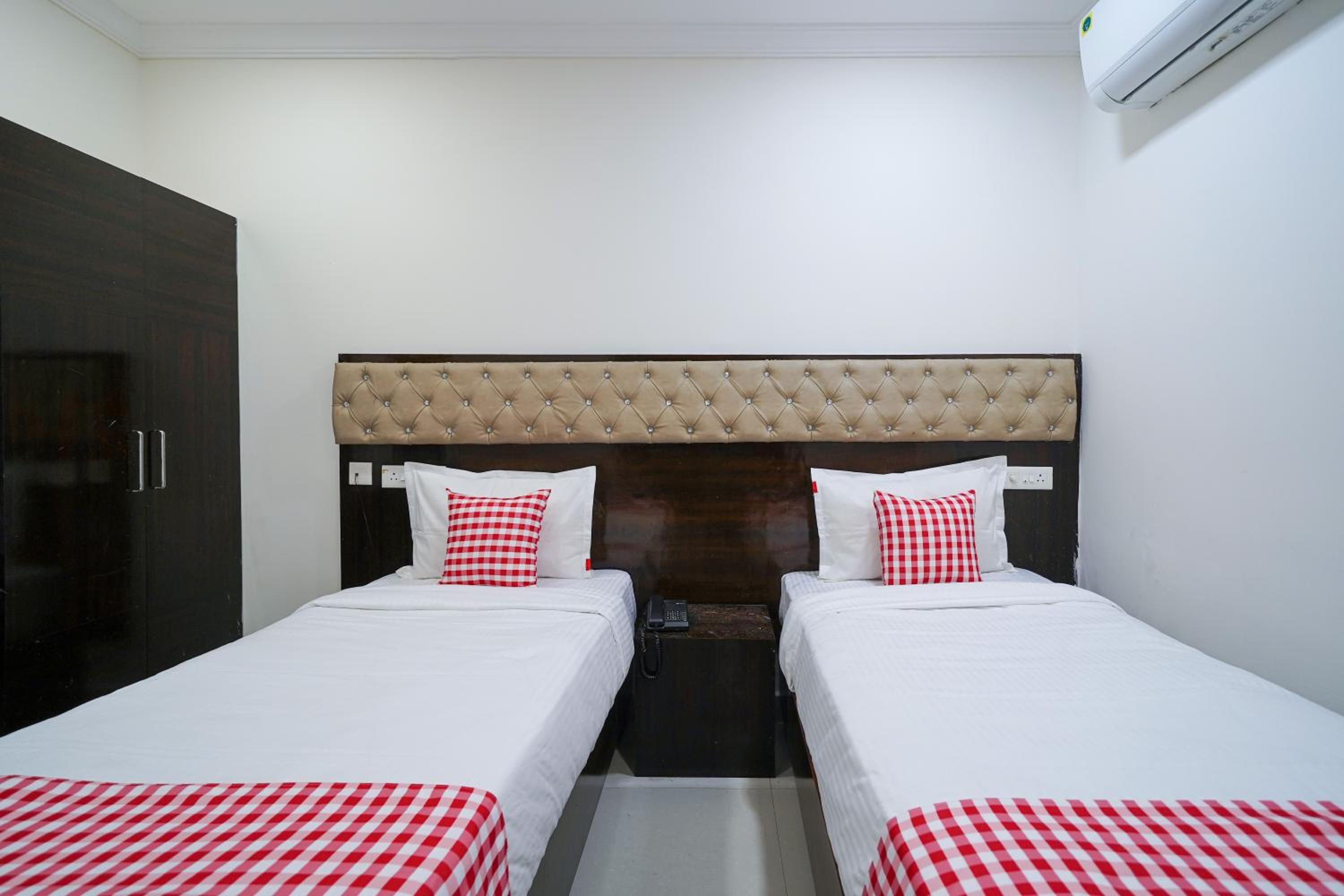 Standard Twin Room photo 2