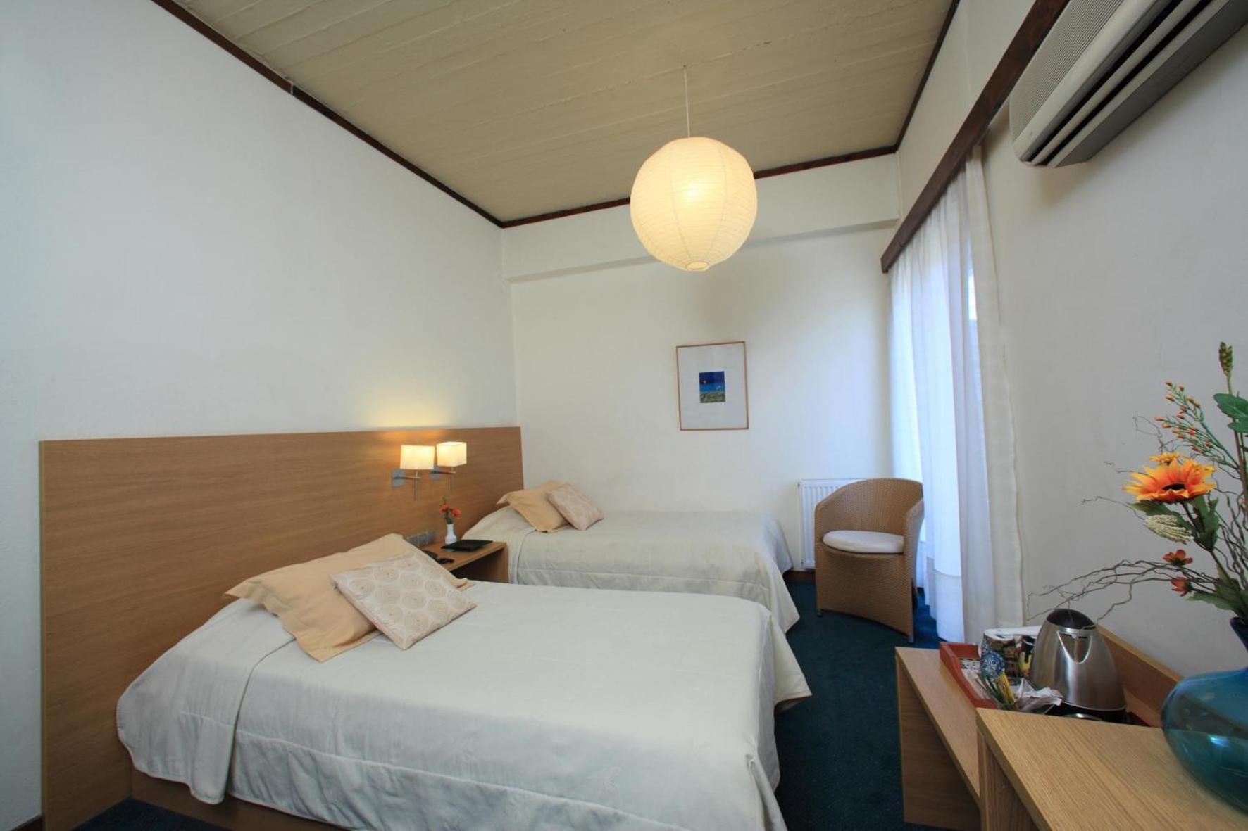 Twin Room - Photo 1