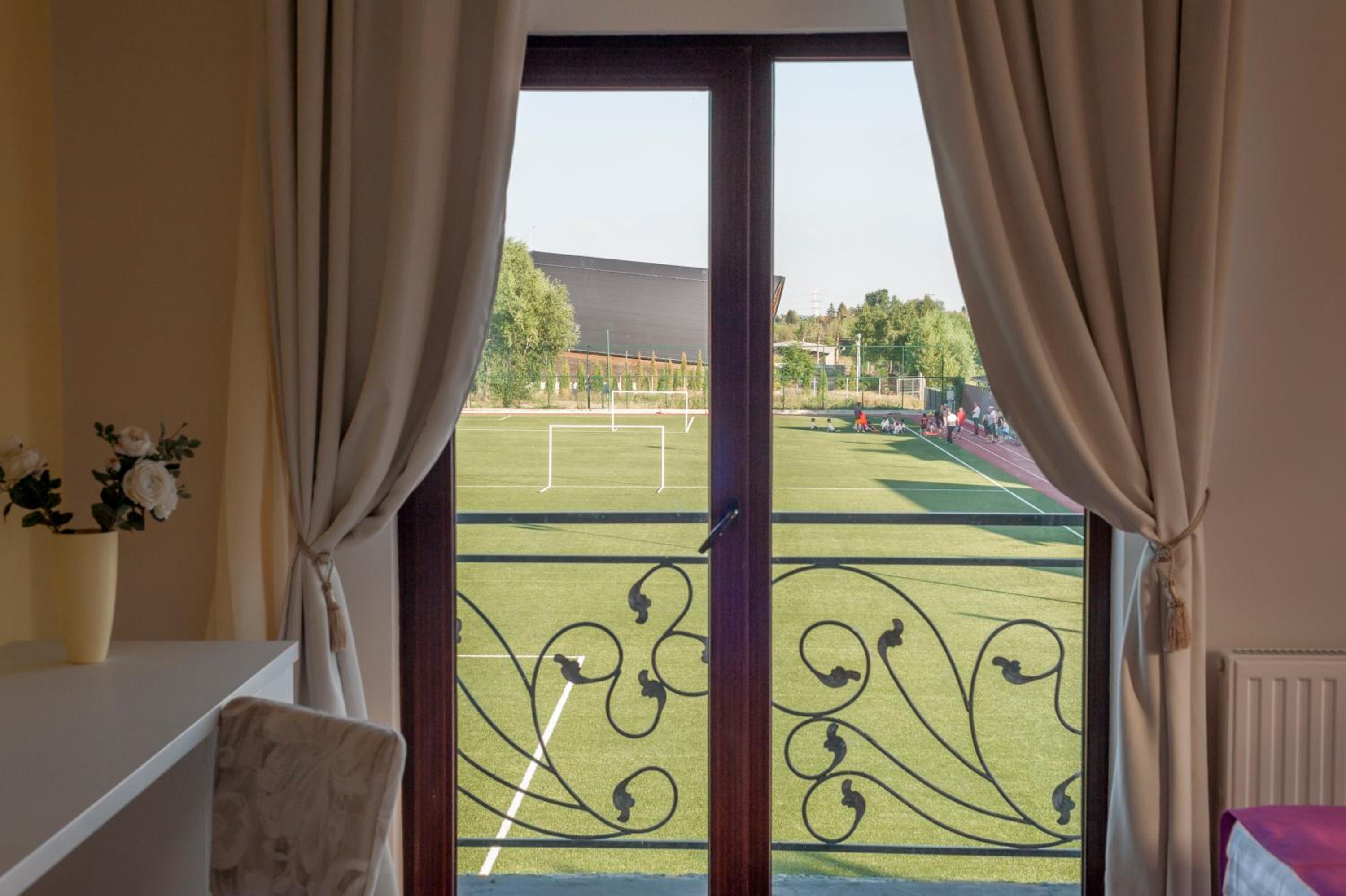 Double or Twin Room with Balcony - Photo 2