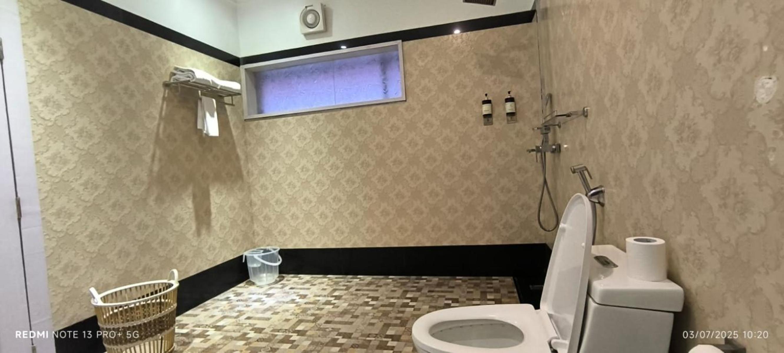 Standard Room - 10% Discount on Foods & Soft Beverages* | 15% Discounts on Laundry Services* | INR 500 spa credit during your stay on selective Massage services. TnC Apply.* | Free Minibar - 2 cans of soft Beverages (Once on Arrival)