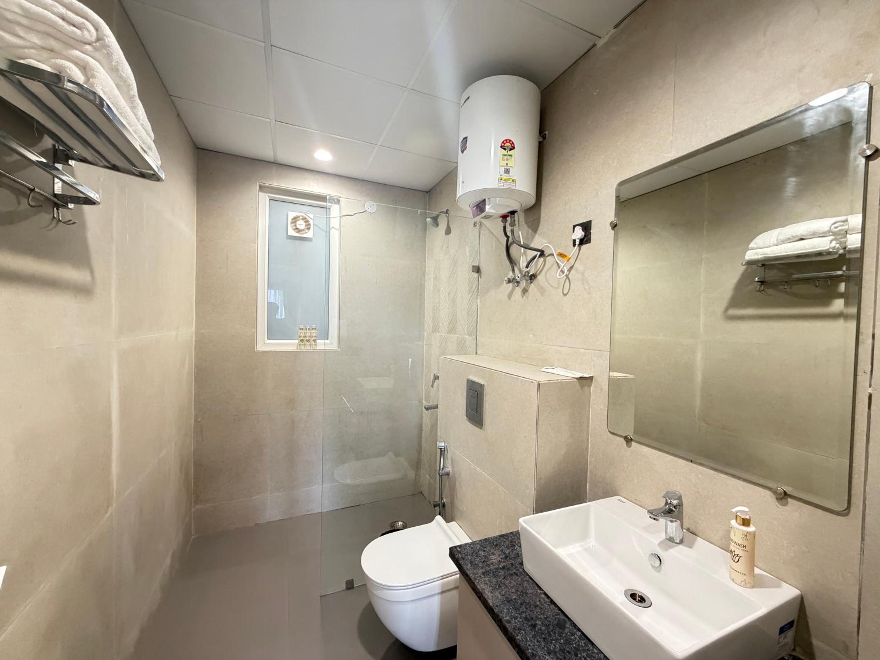 One-Bedroom Apartment with Balcony photo 2