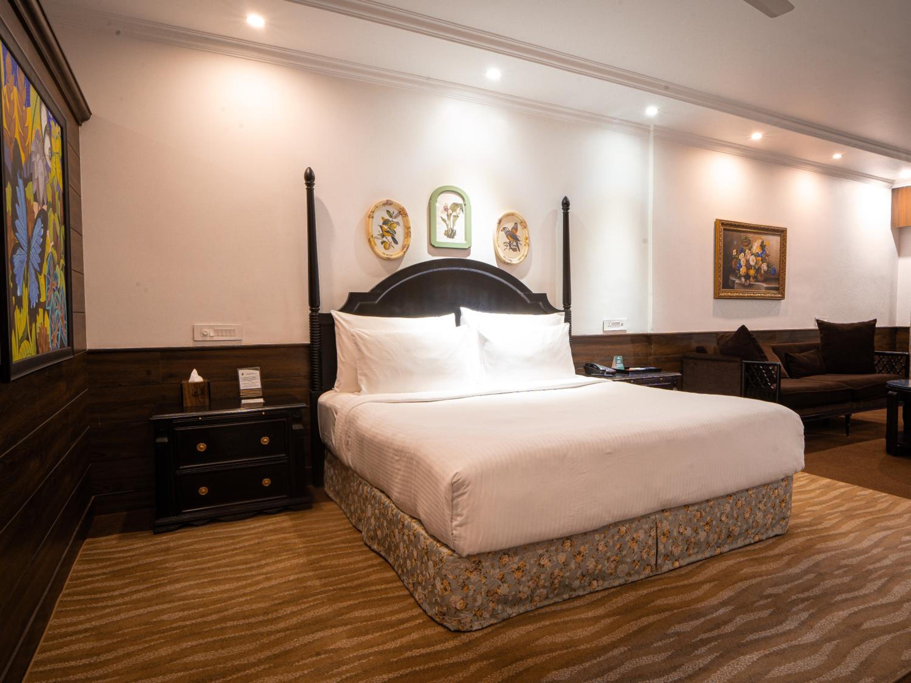 Standard Room - 10% Discount on Foods & Soft Beverages* | 15% Discounts on Laundry Services* | INR 500 spa credit during your stay on selective Massage services. TnC Apply.* | Free Minibar - 2 cans of soft Beverages (Once on Arrival)