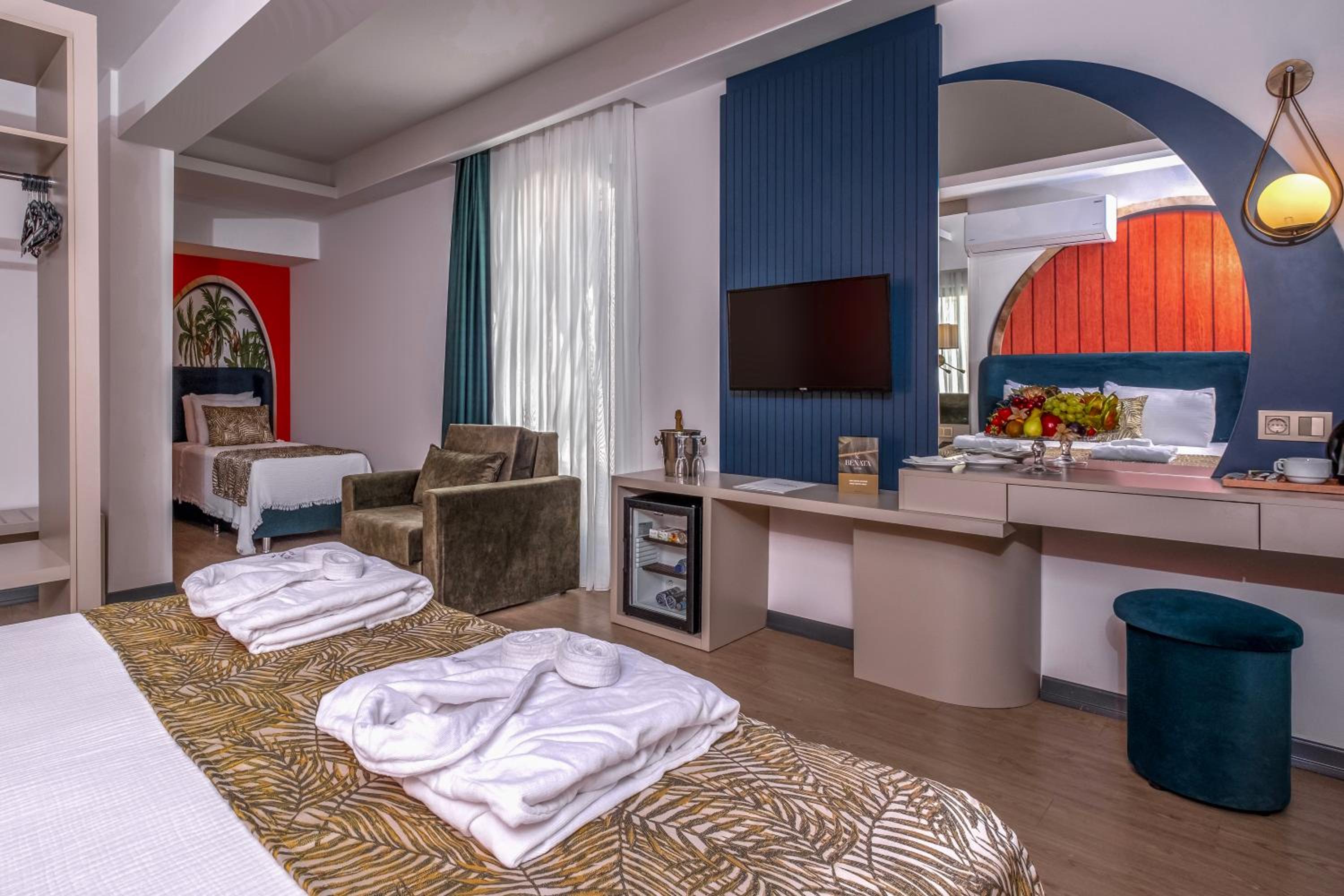 Triple Room with Bath - Photo 7