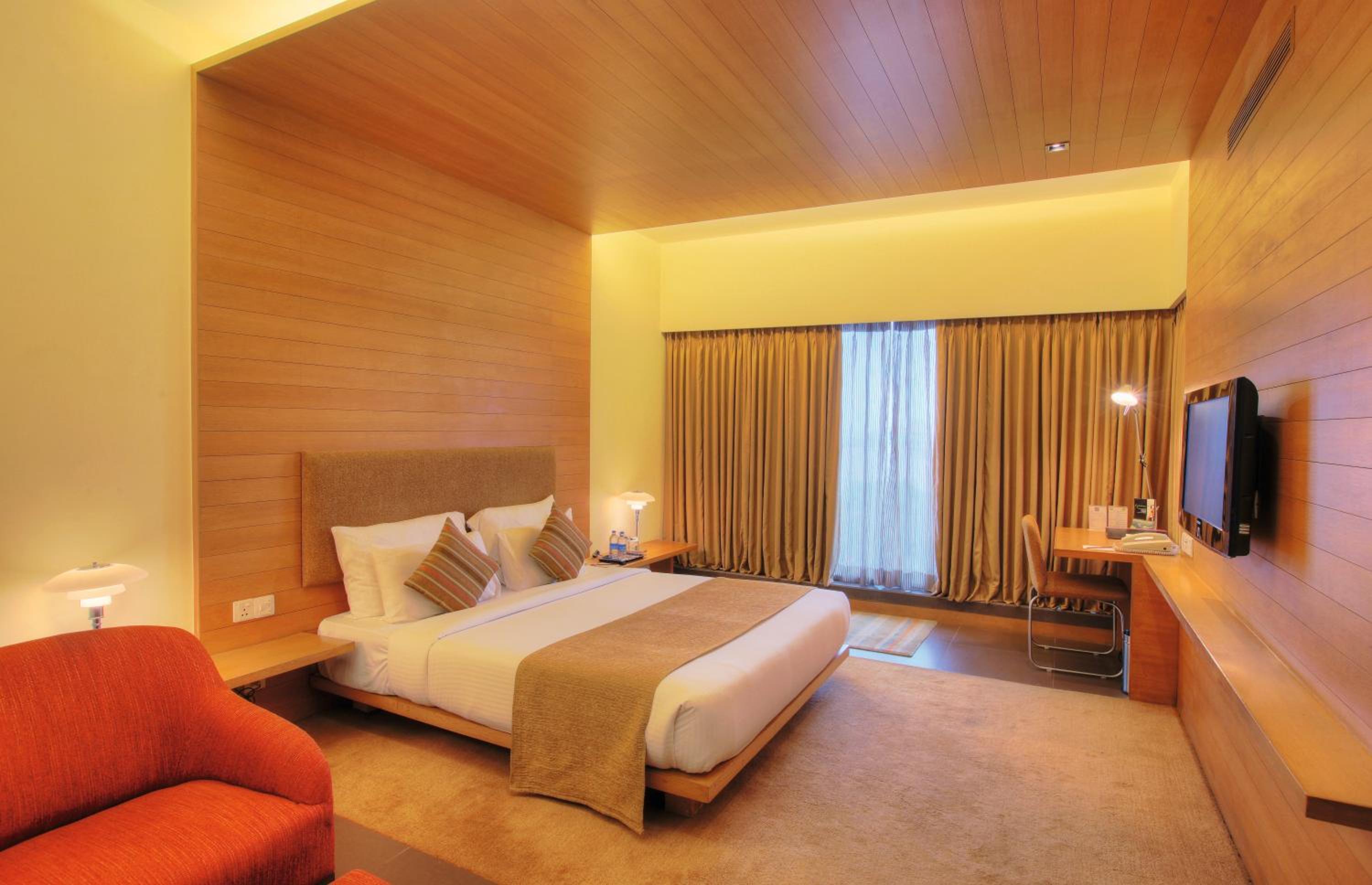 Day Use Room 10 AM to 5 PM (check-in and check-out on same day)