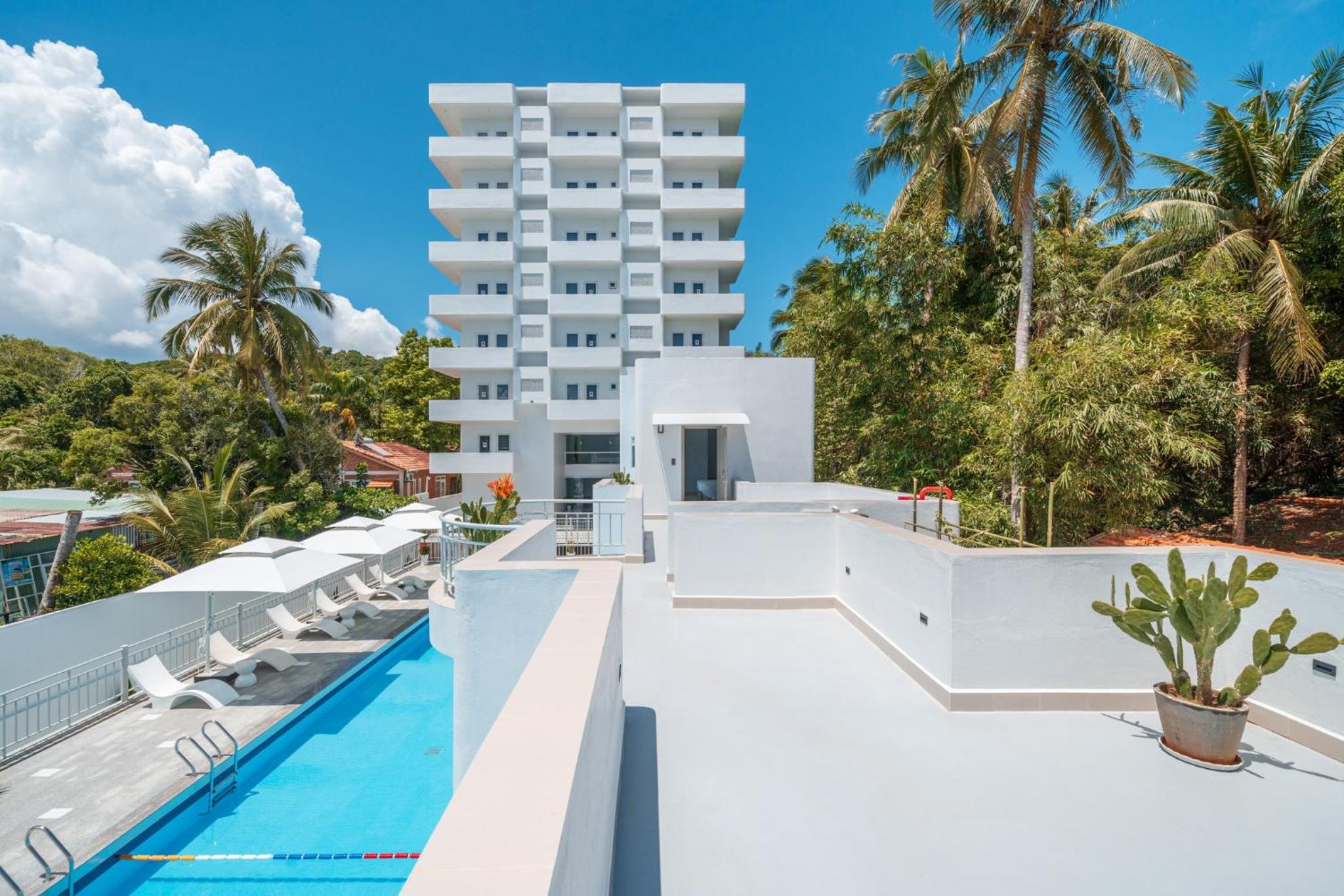 Double Room with Pool View - Photo 15