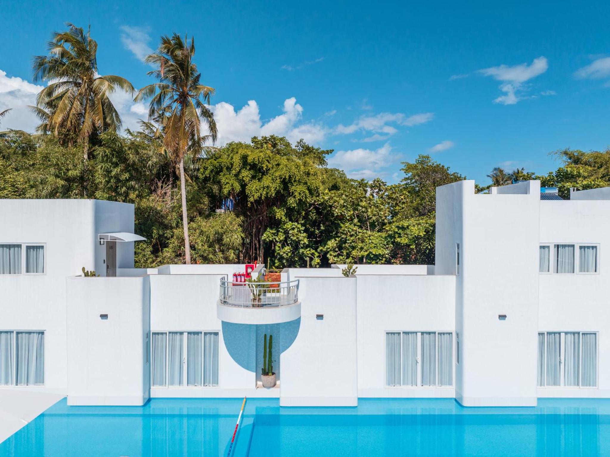 Double Room with Pool View - Photo 16