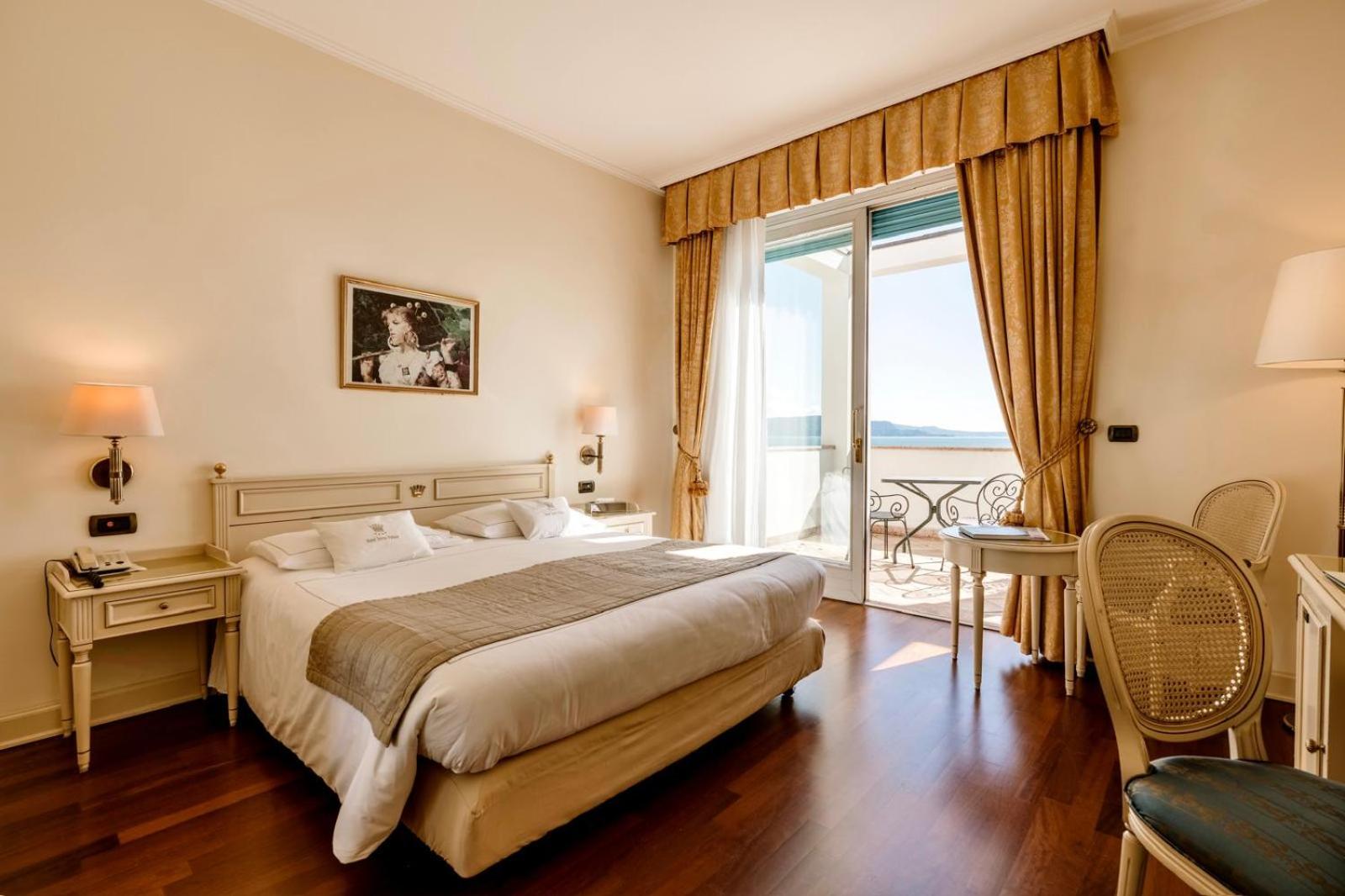 Panoramic Room with Balcony - Photo 1
