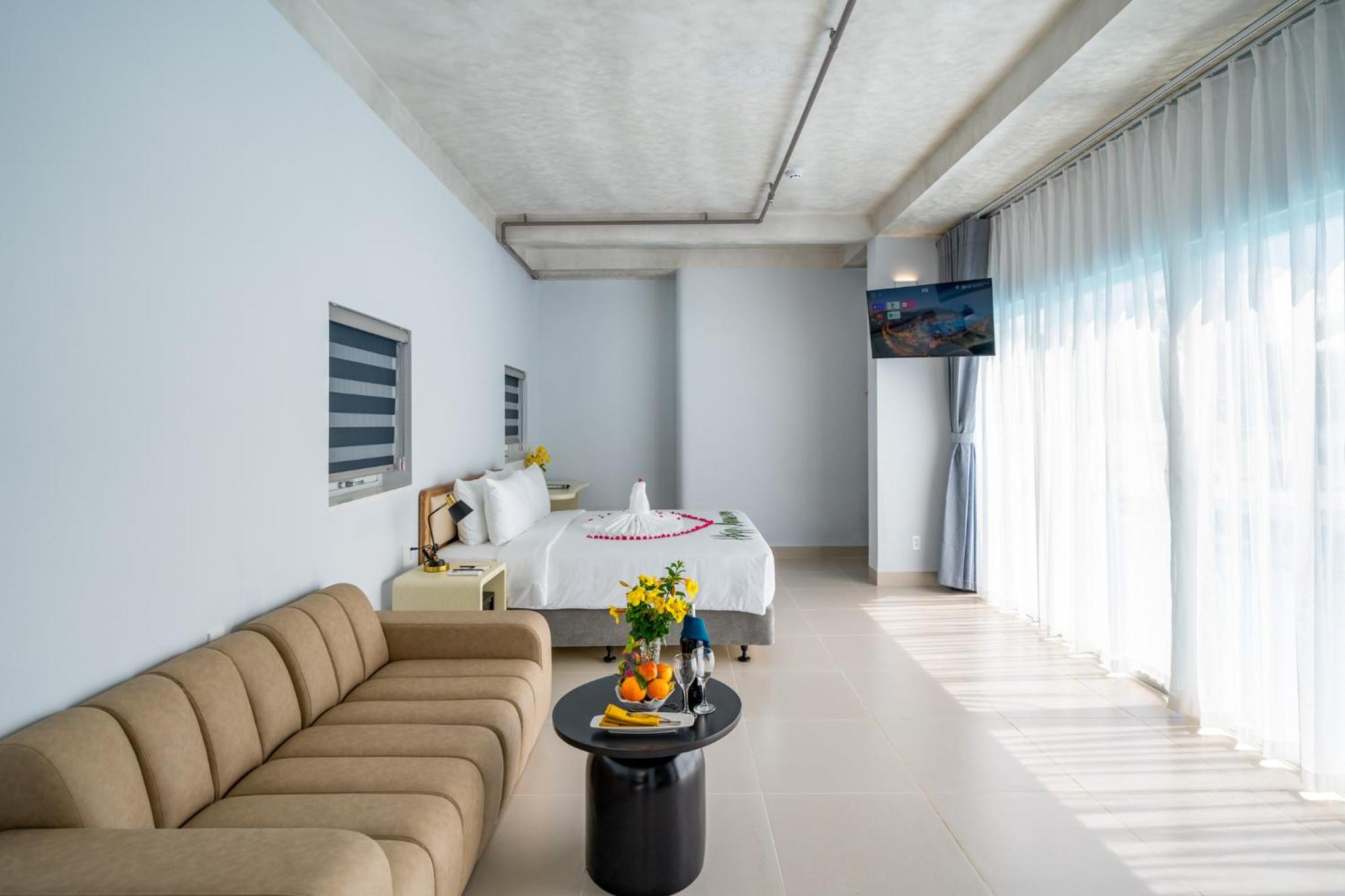 Double Room with Pool View - Photo 4