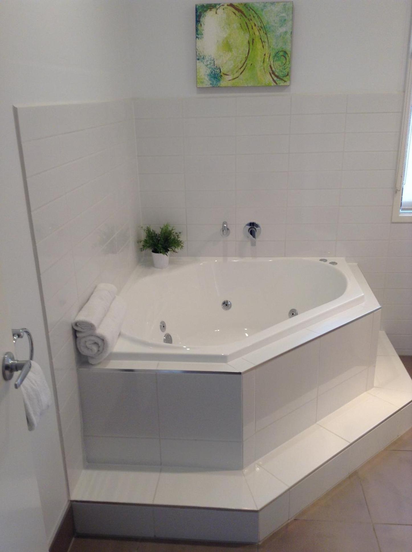 Luxury Free Standing Cottage for Two photo 3