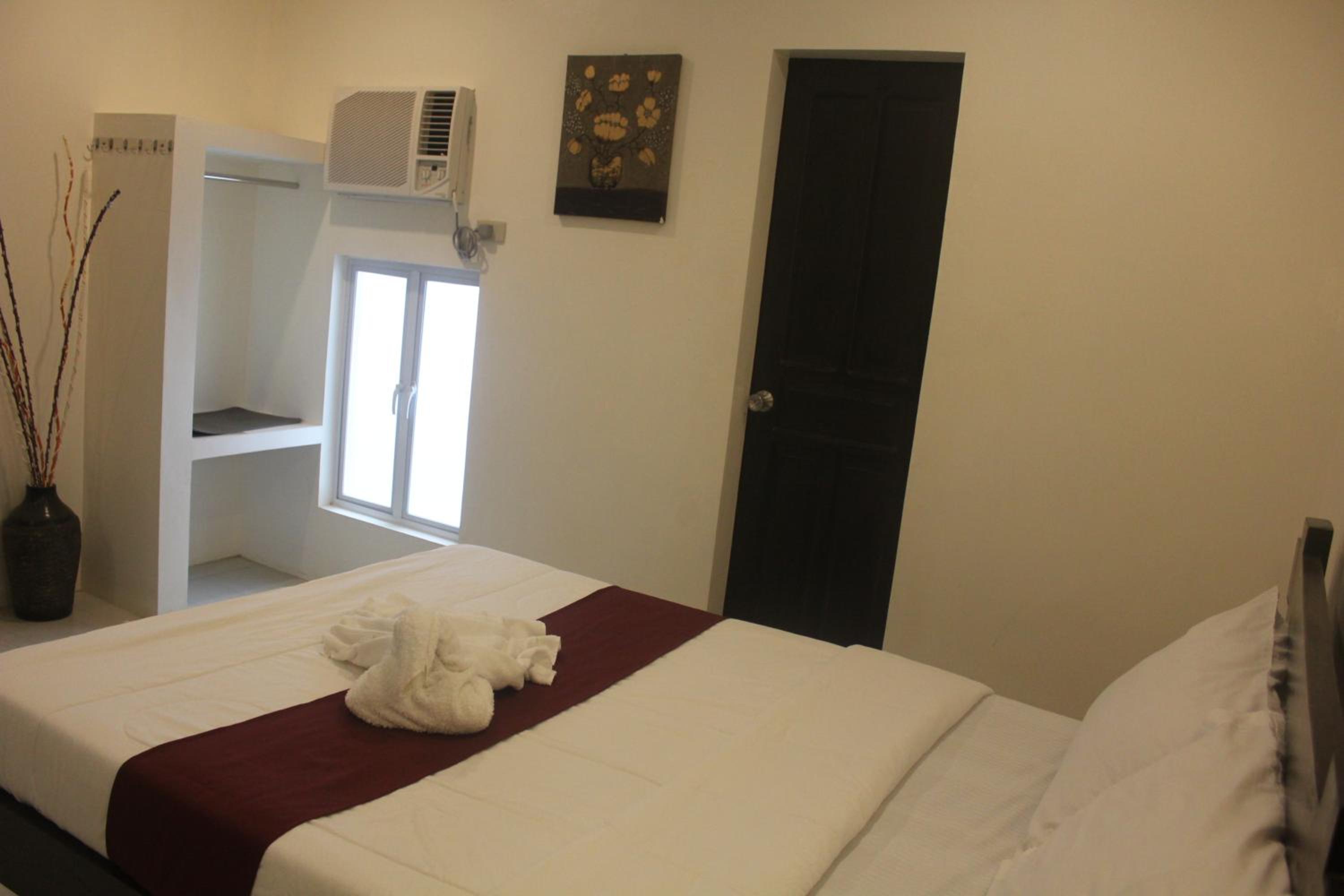 Budget Double Room photo 3
