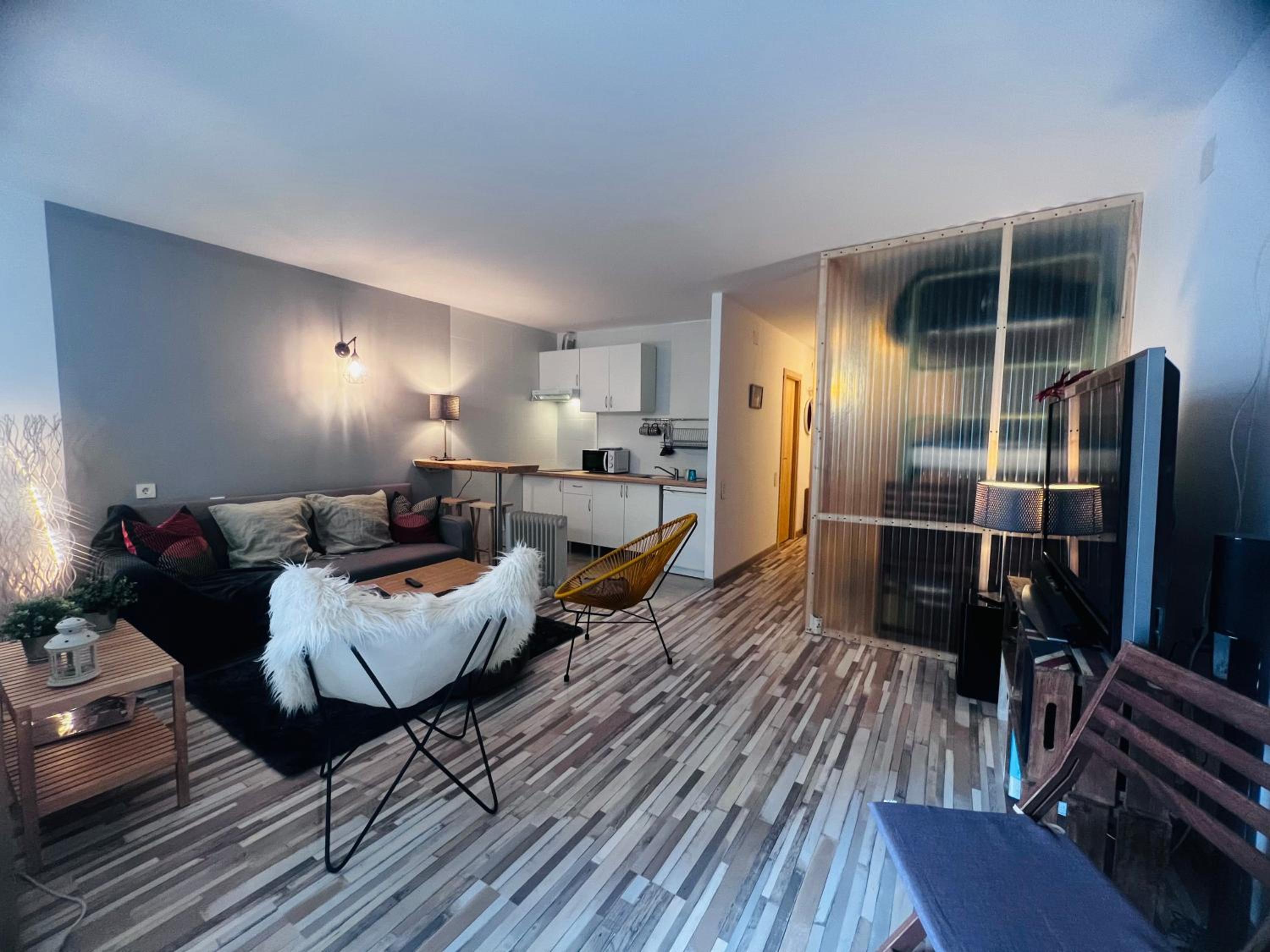 One-Bedroom Apartment - Photo 1