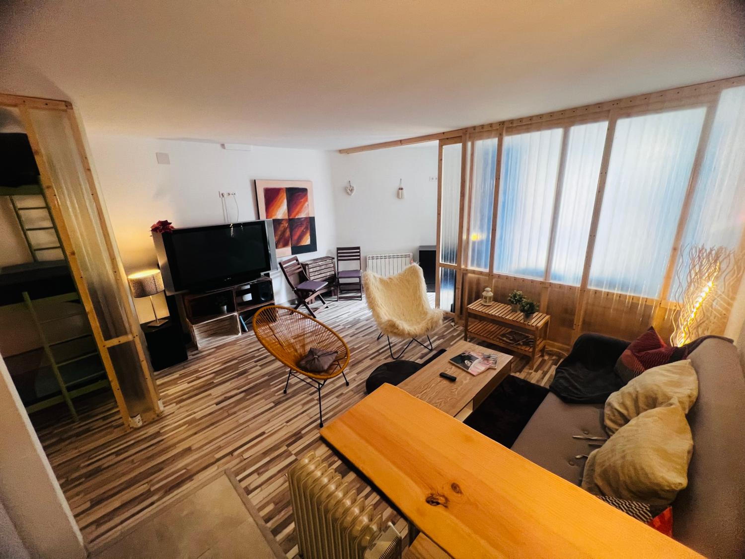 One-Bedroom Apartment - Photo 4