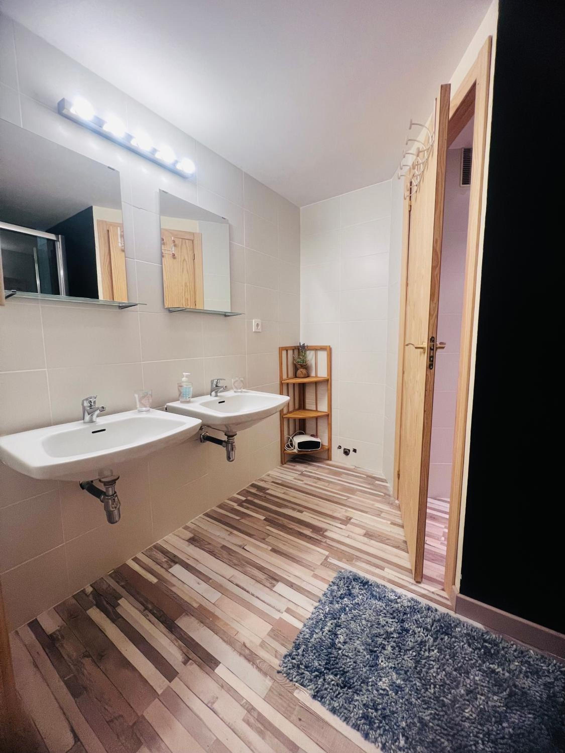One-Bedroom Apartment - Photo 7