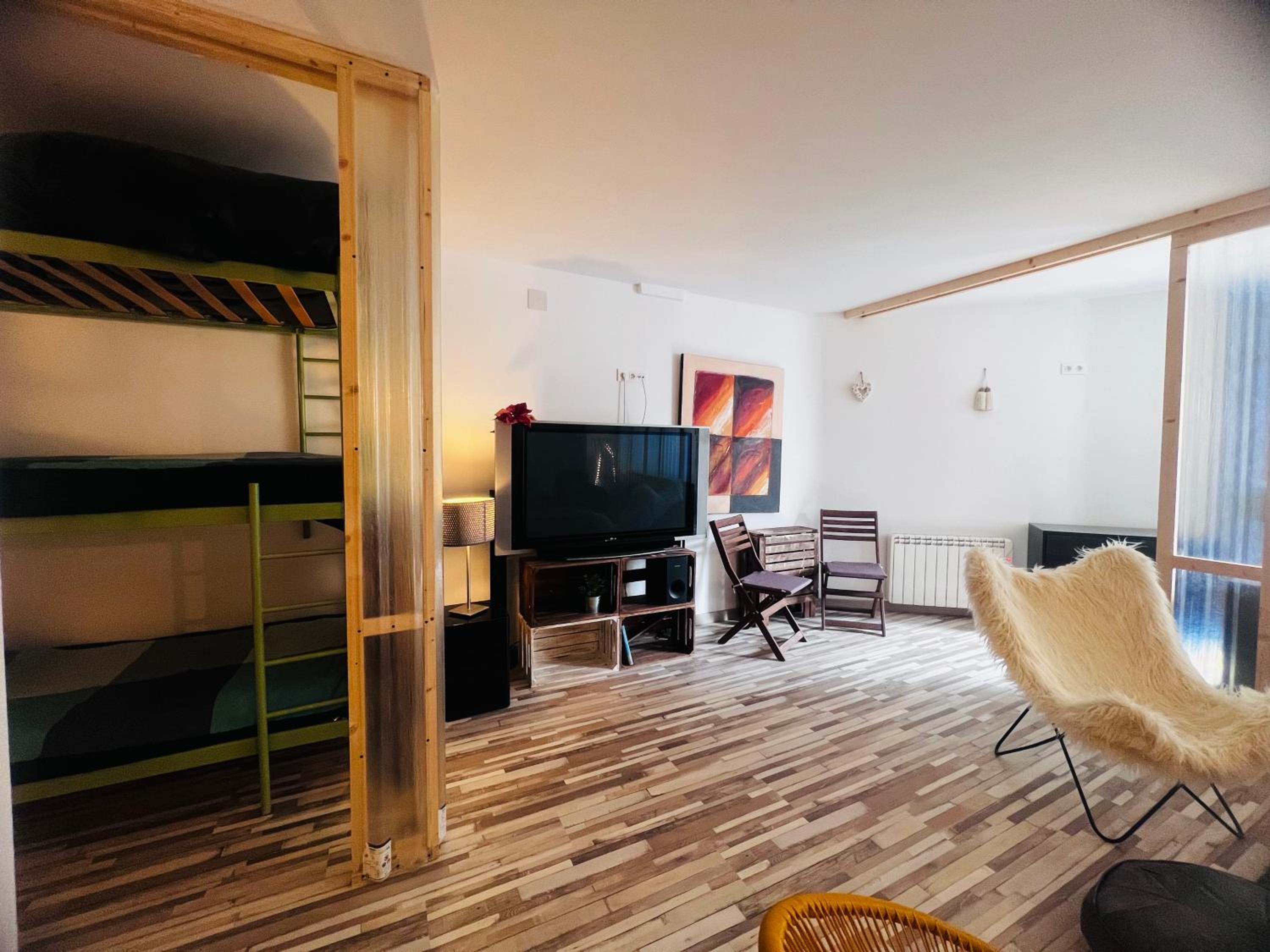 One-Bedroom Apartment - Photo 11