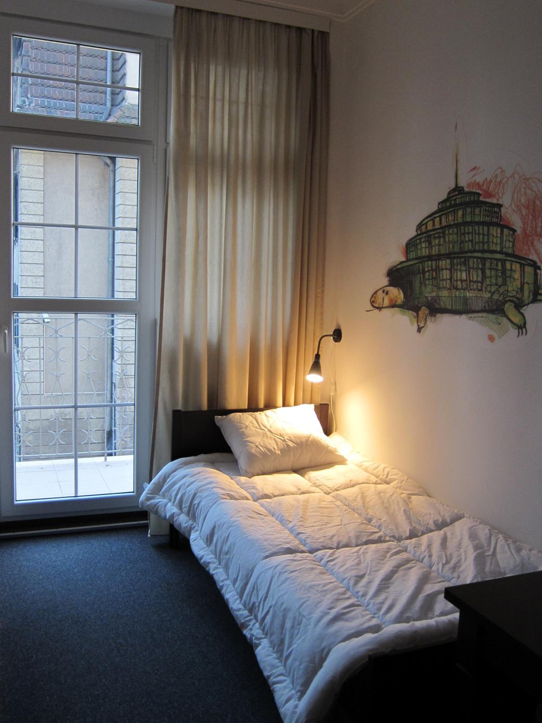 Single Room with Bathroom photo 2