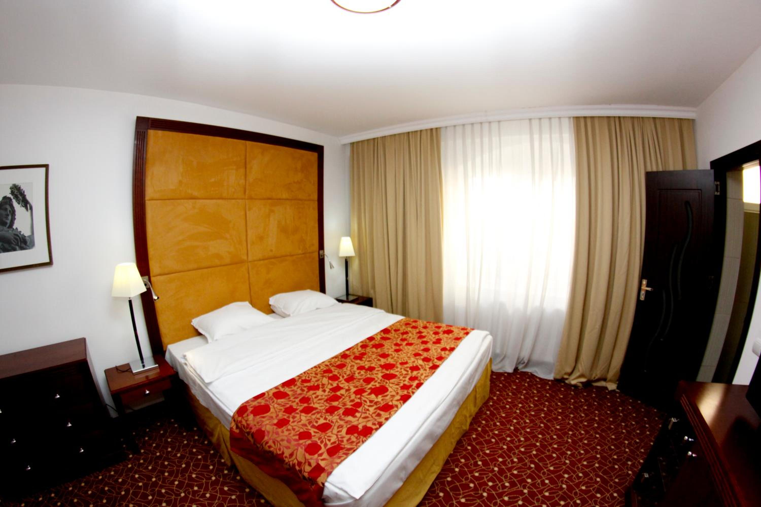 Suite - Photo 3