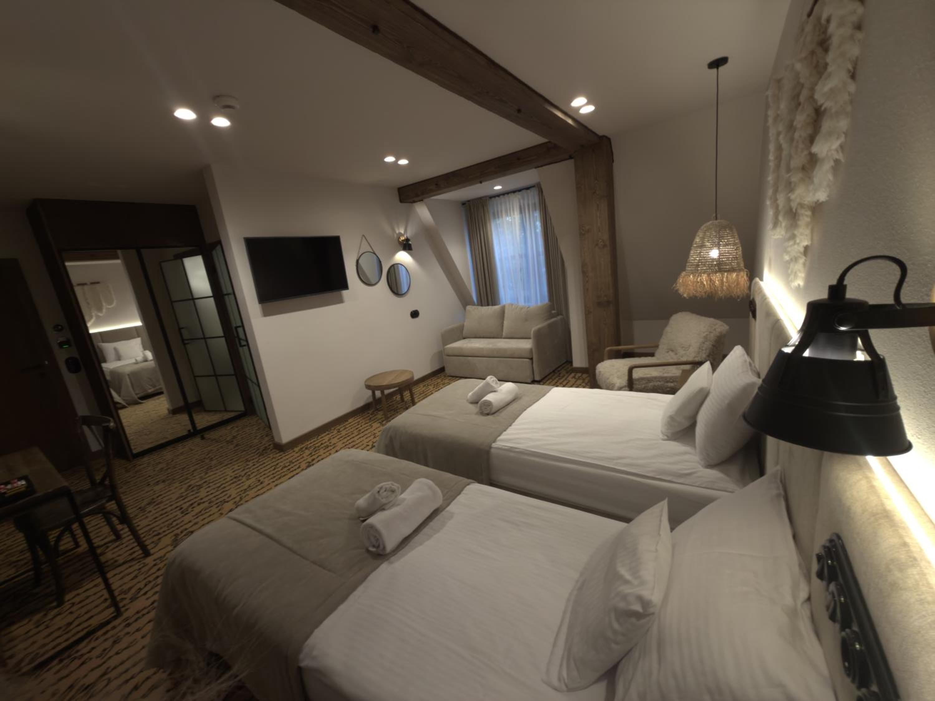 Deluxe Family Room
