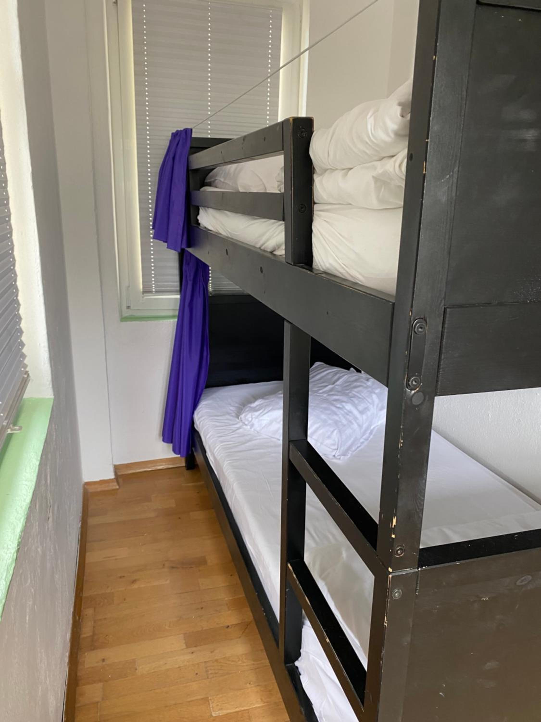Bed in 8-Bed Mixed Dormitory Room photo 1