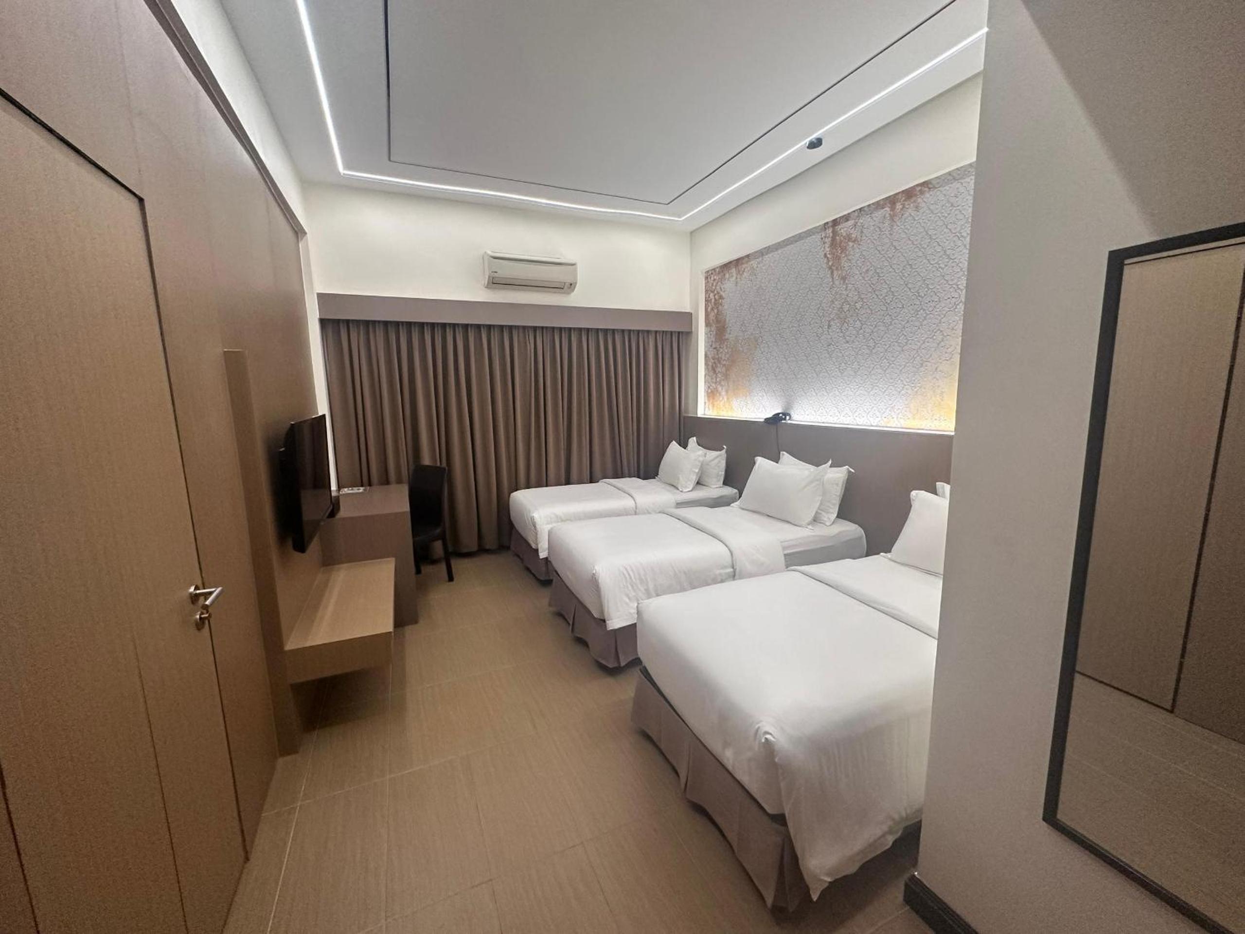 Deluxe Triple Room - Photo 5